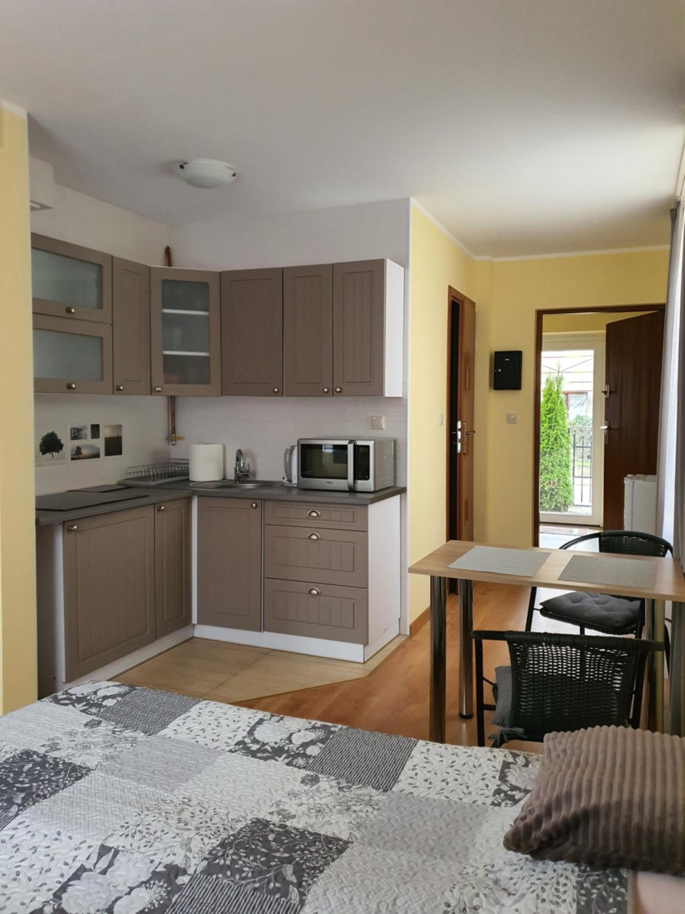 Five-Bedroom House photo 3