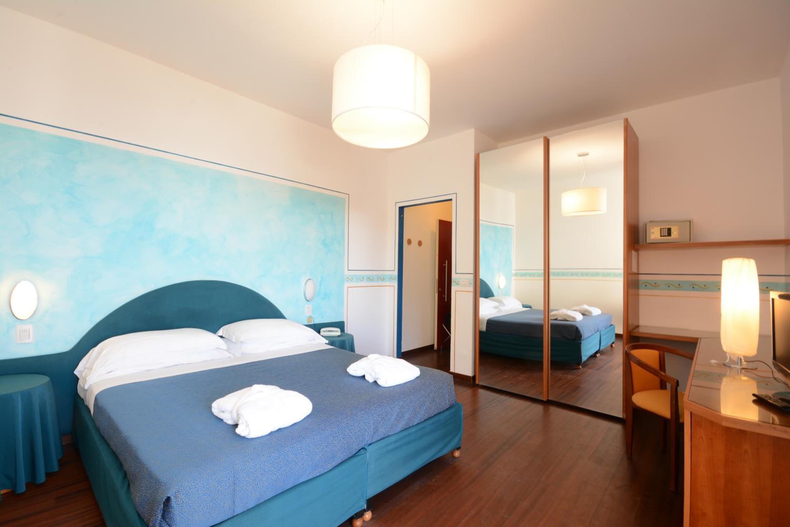Double Room - Photo 19