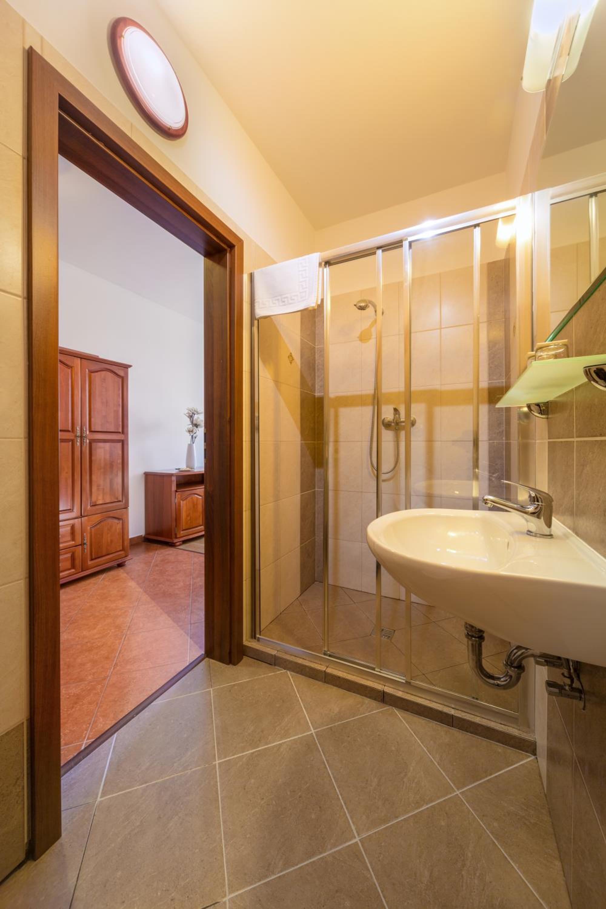 Deluxe Two-Bedroom Apartment with Garden View photo 2