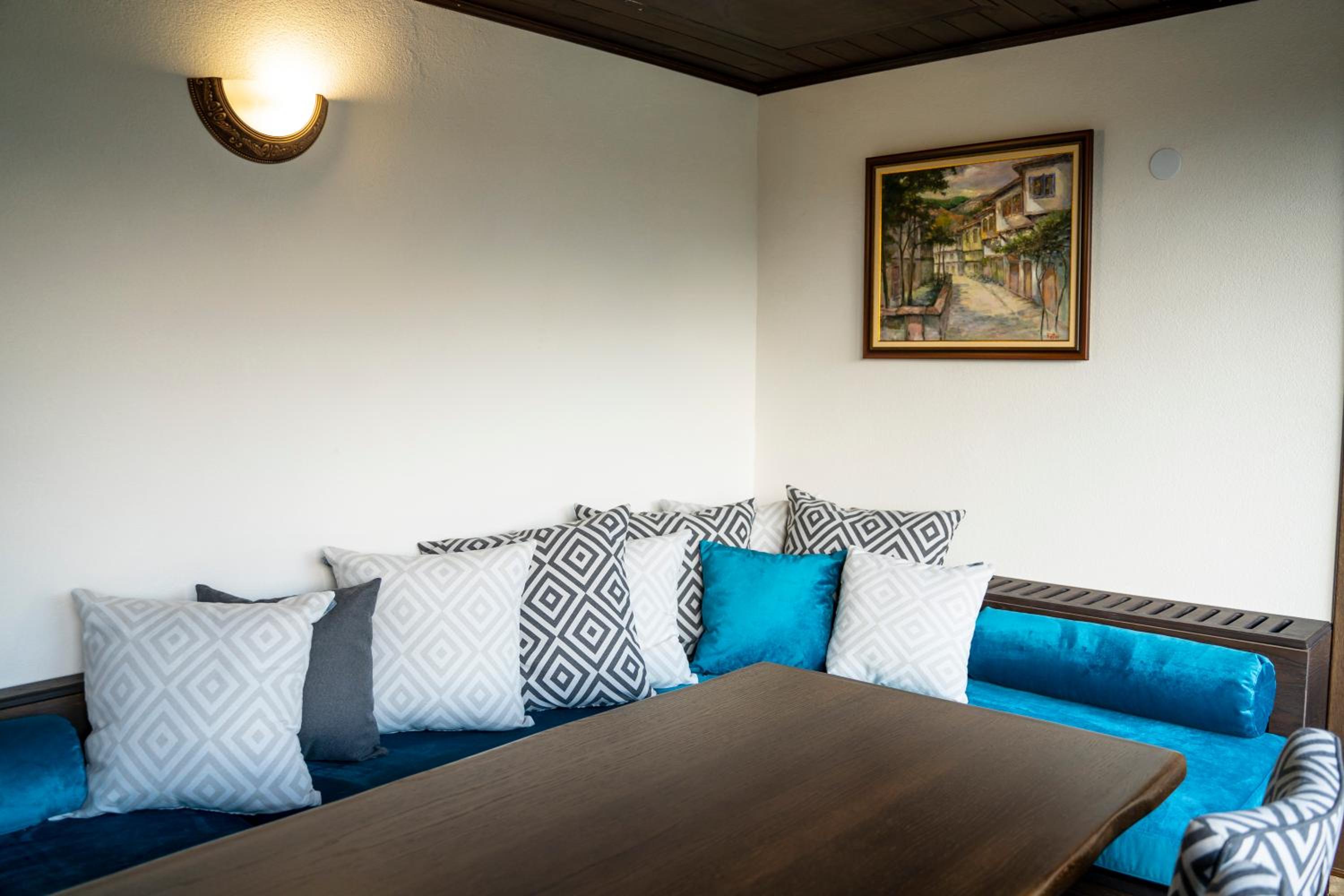 Apartment with Mountain View - Photo 5