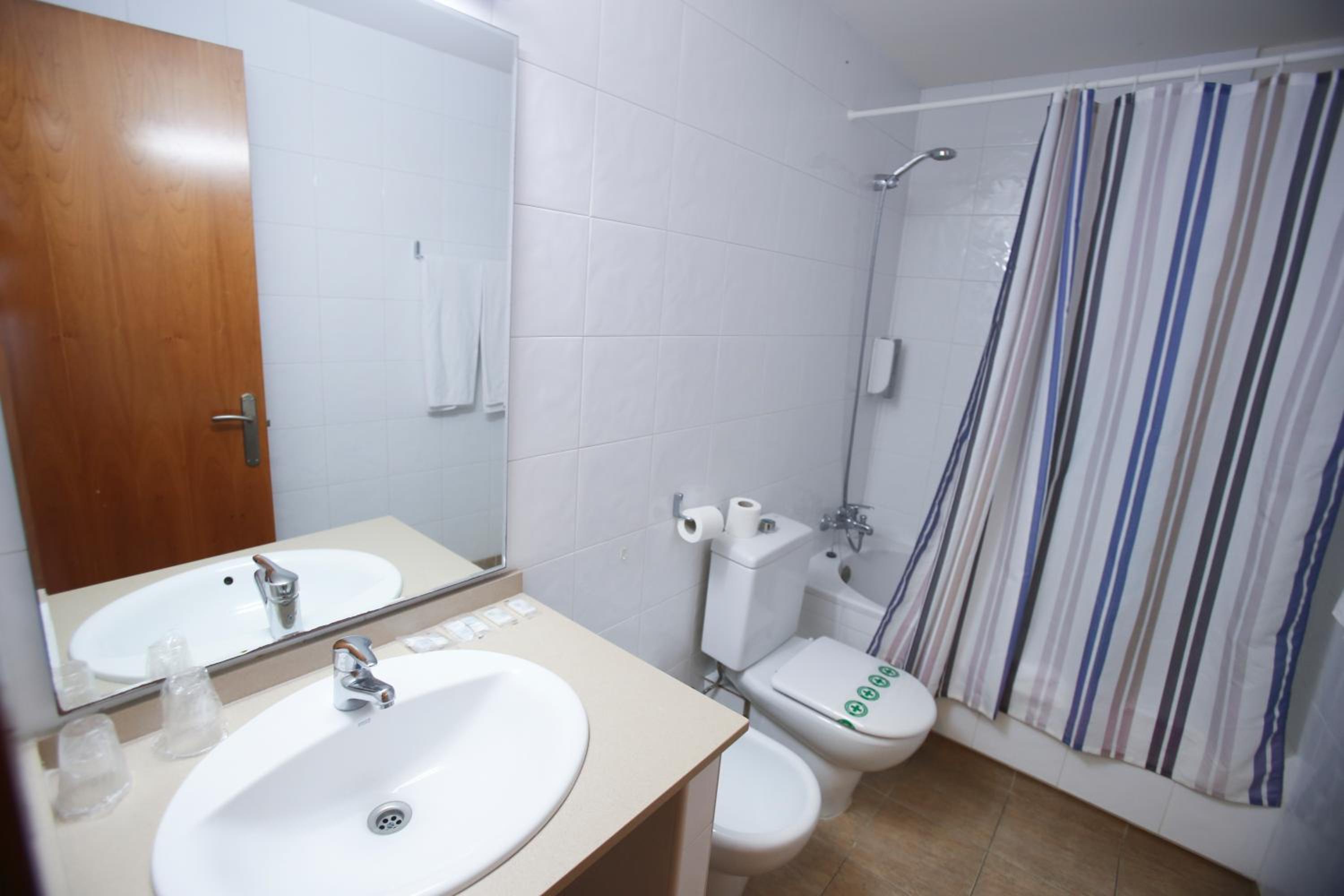Standard Double or Twin Room photo 2