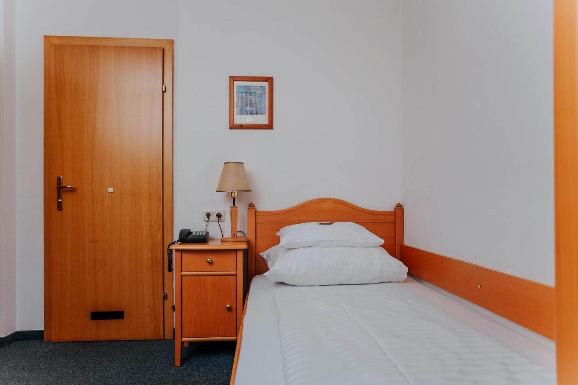 Single Room photo 3