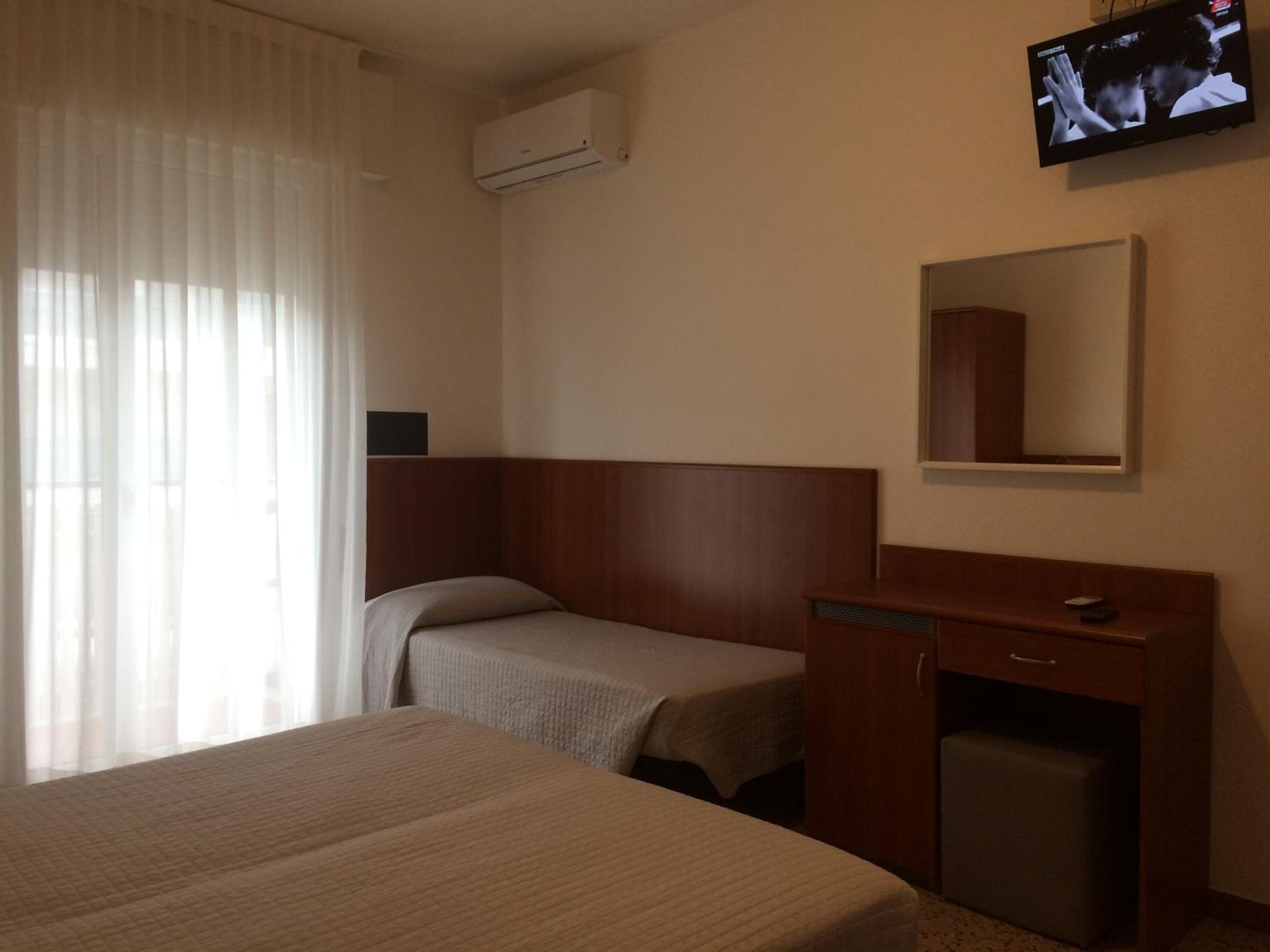 Standard Triple Room photo 3