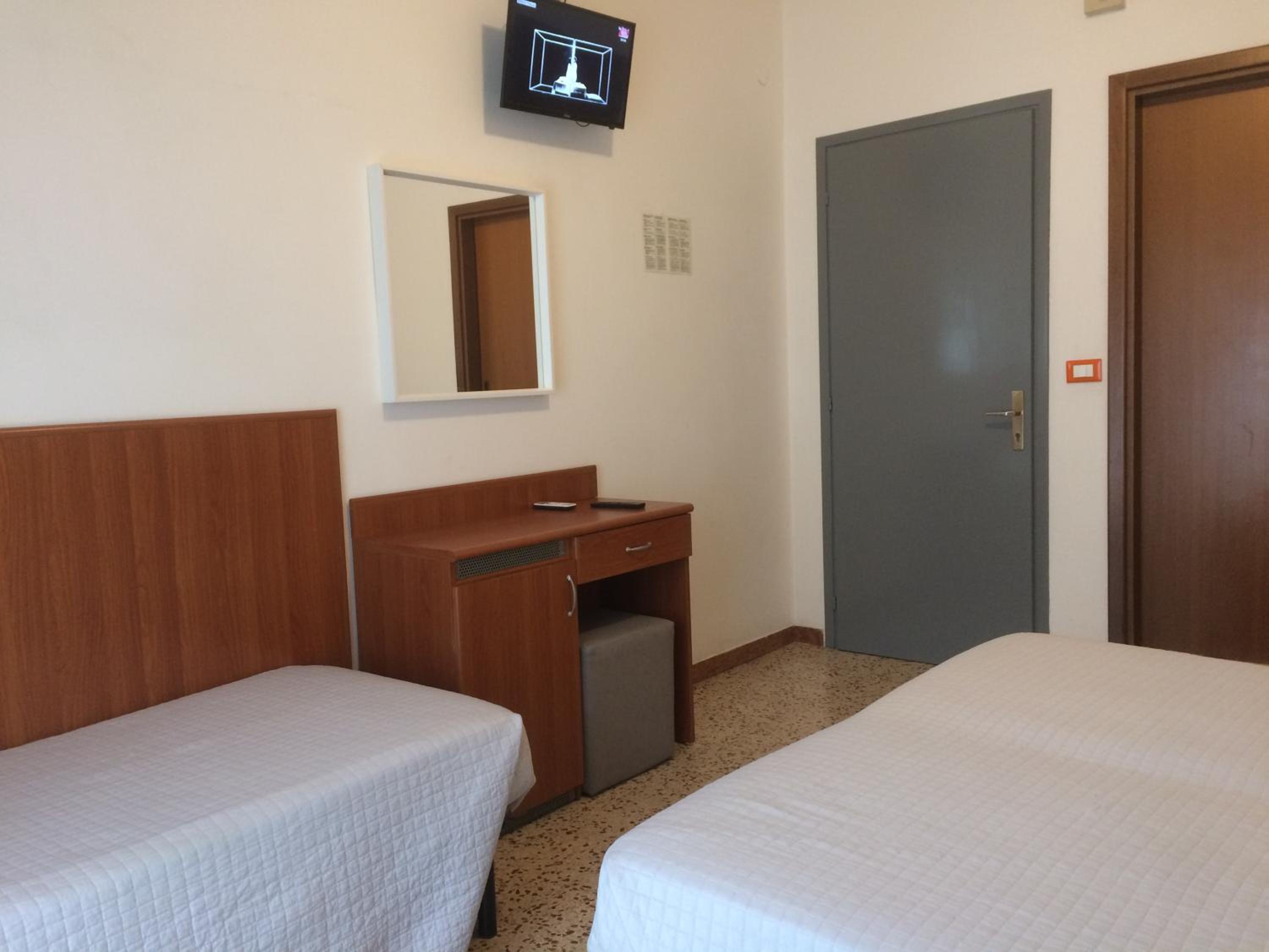 Standard Triple Room photo 2