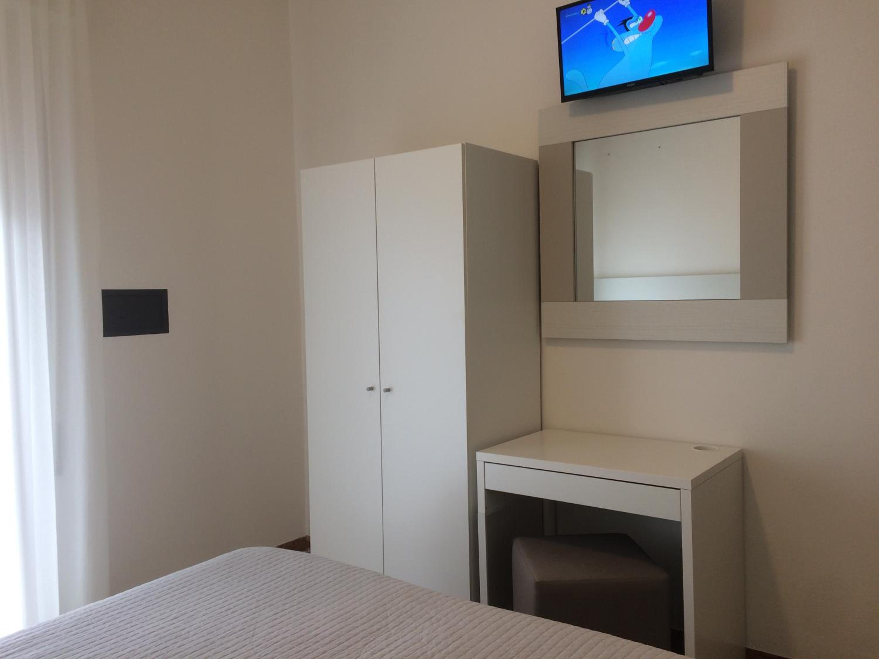 Standard Double or Twin Room photo 3