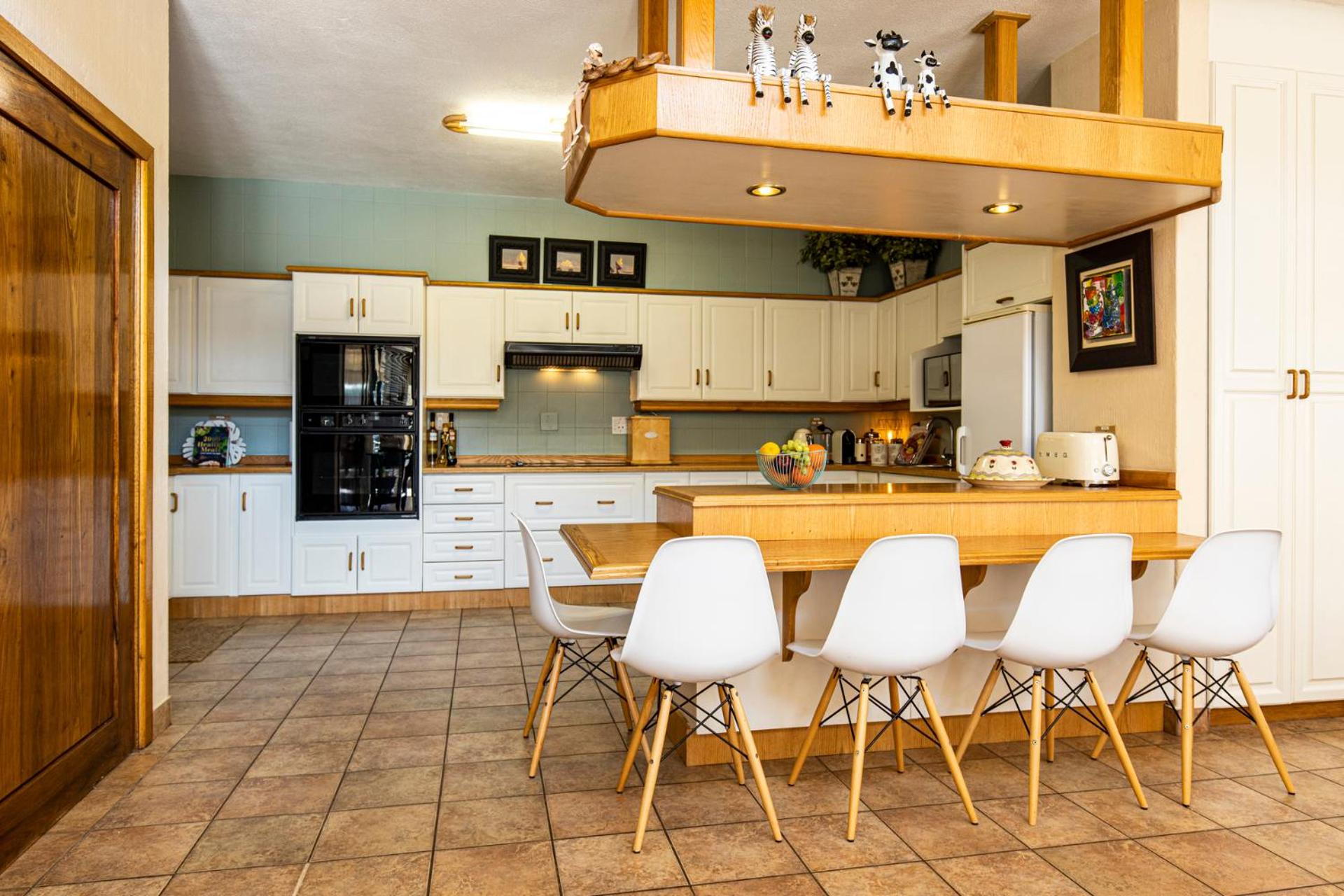 Three-Bedroom House photo 2