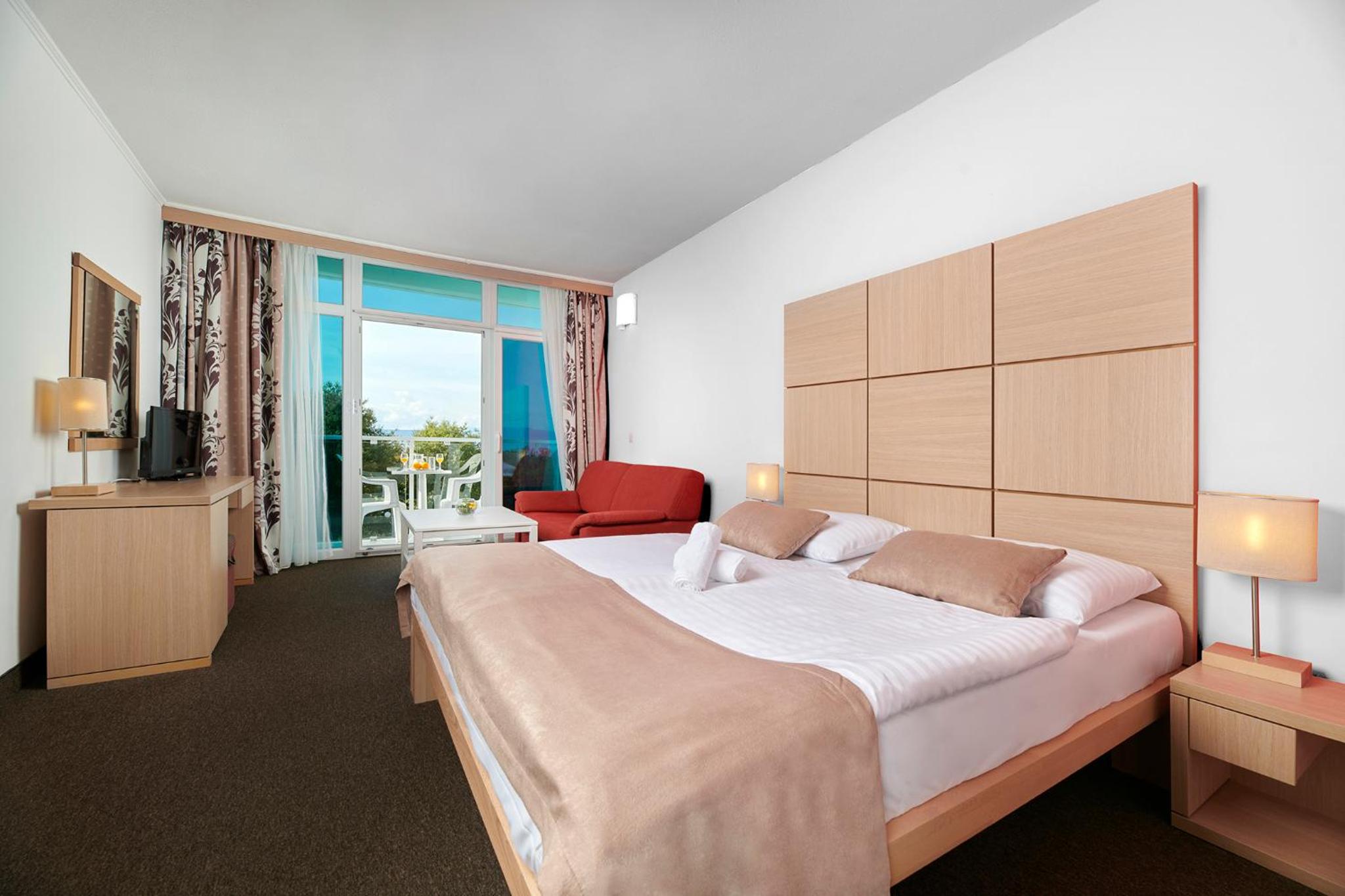 Superior Junior Suite with Seaside Balcony - Photo 4