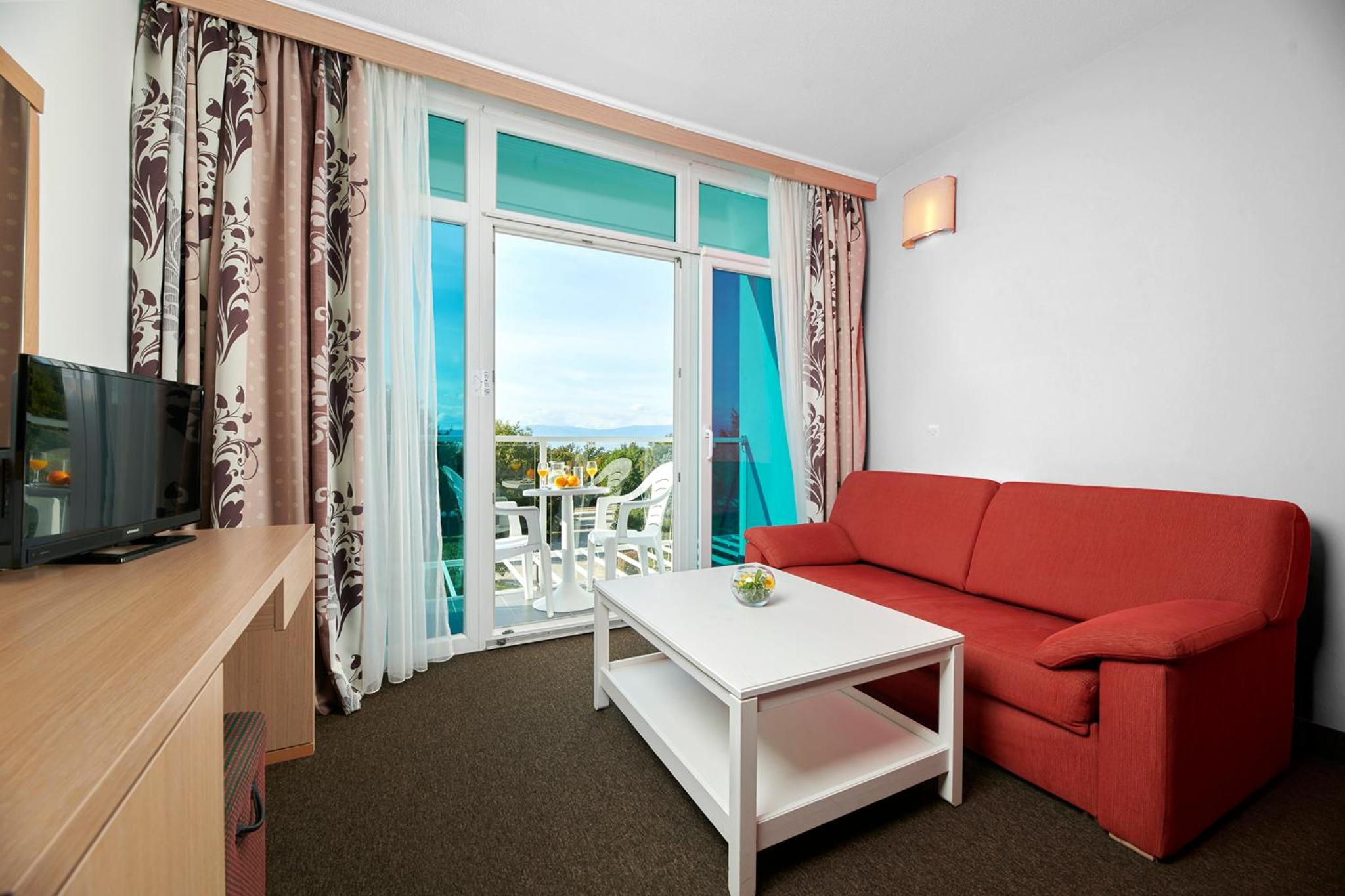 Superior Junior Suite with Seaside Balcony - Photo 2