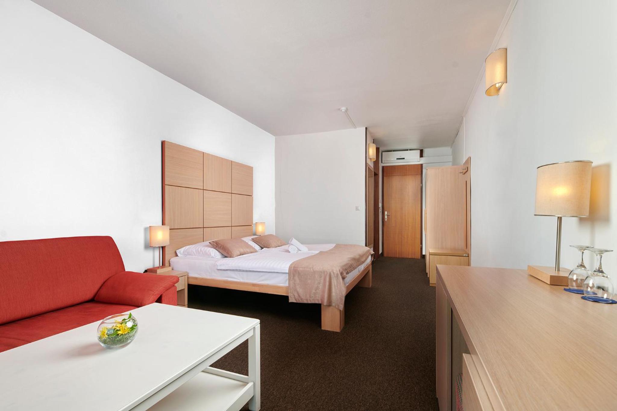 Superior Junior Suite with Seaside Balcony - Photo 6