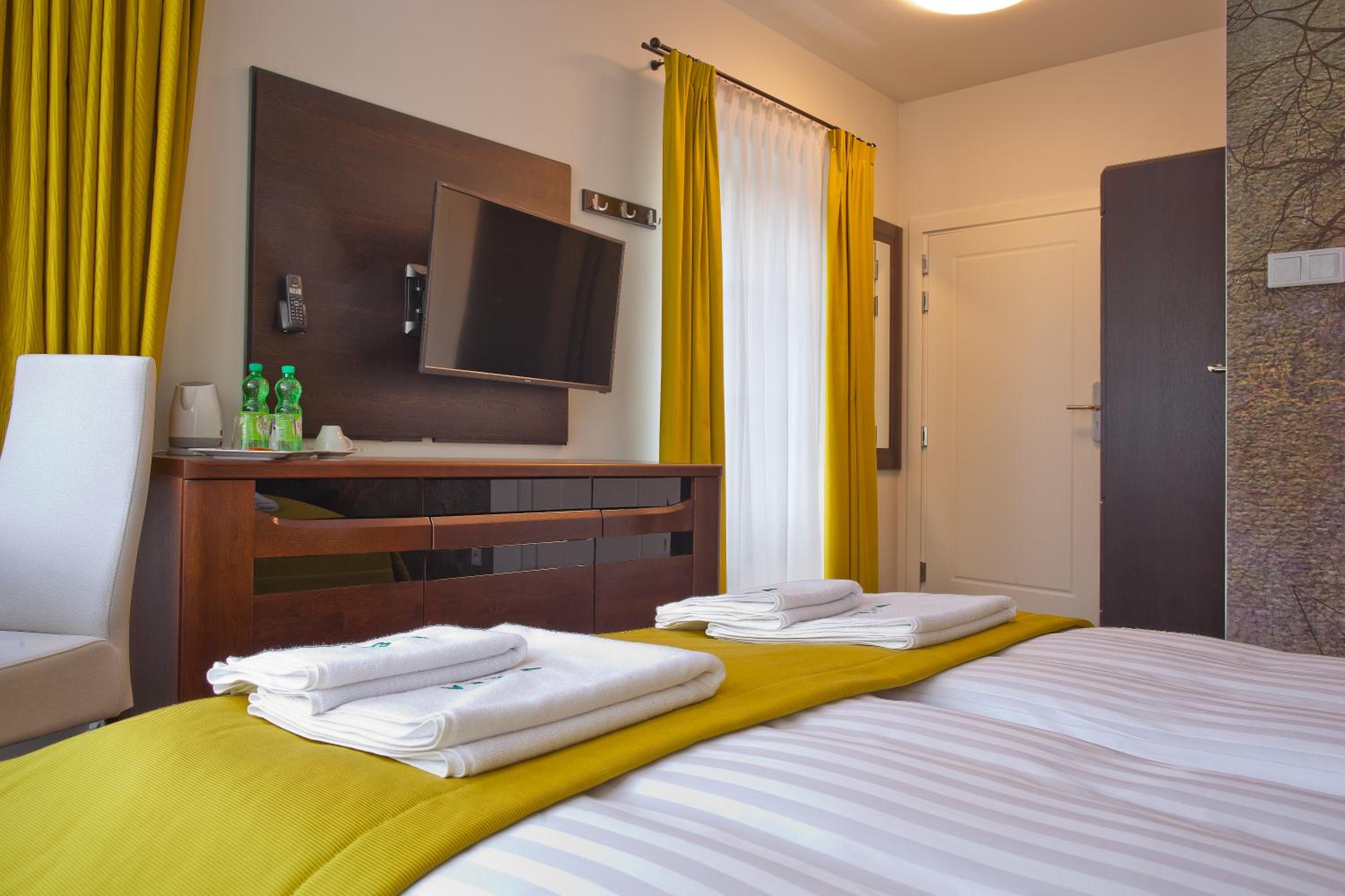 Double Room with Garden View - Photo 2