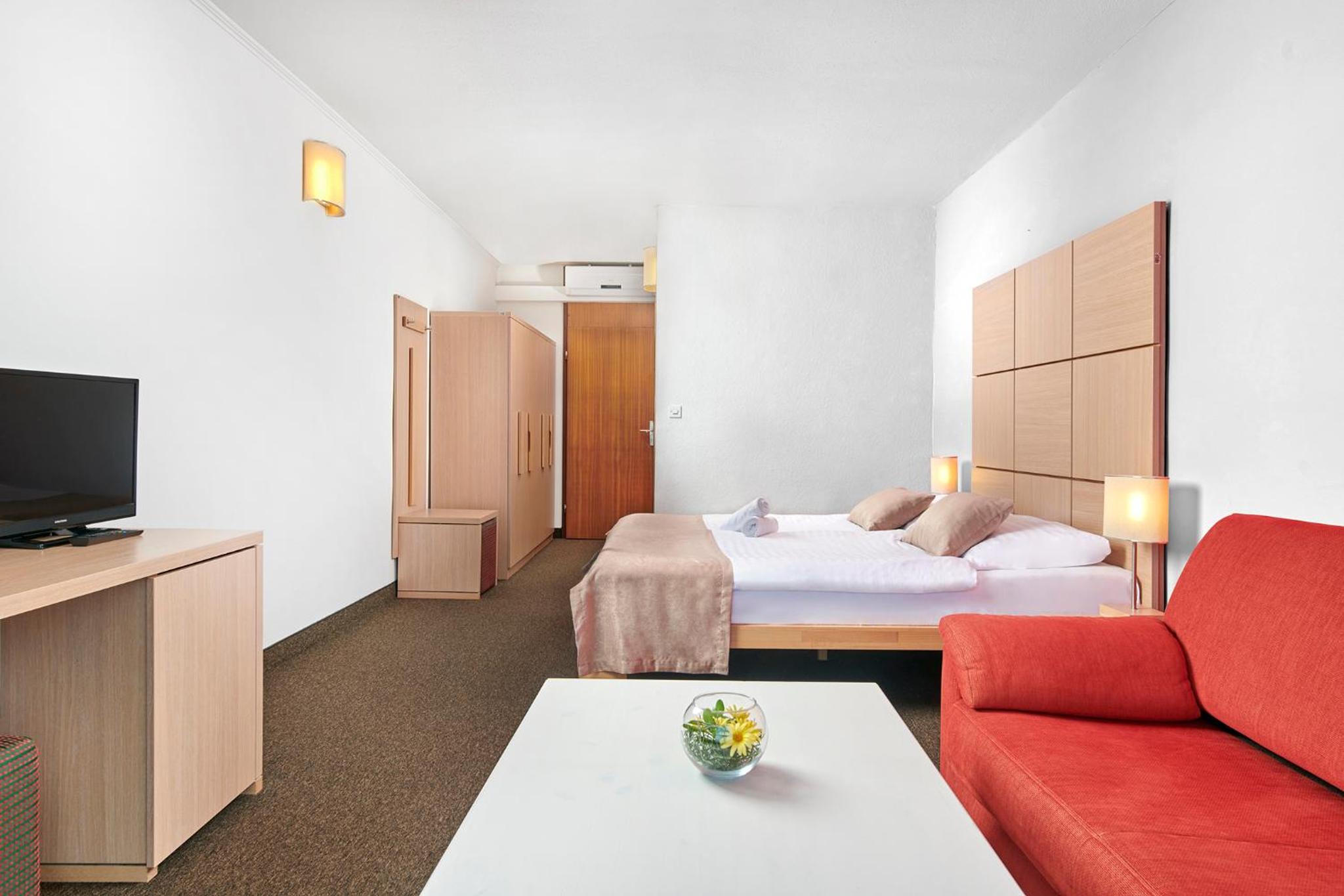 Superior Junior Suite with Seaside Balcony - Photo 7