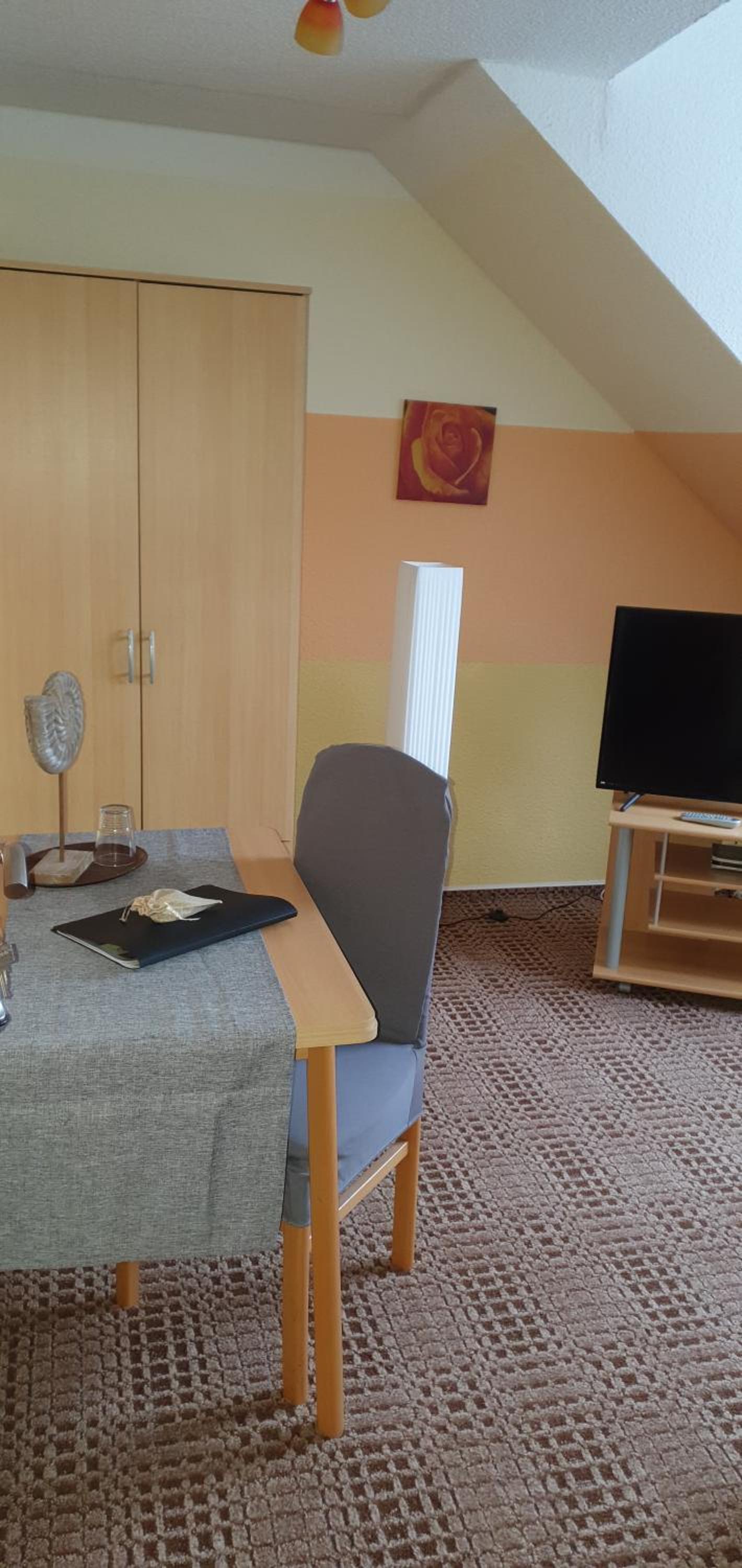 Single Room with Shared Shower and Toilet photo 3