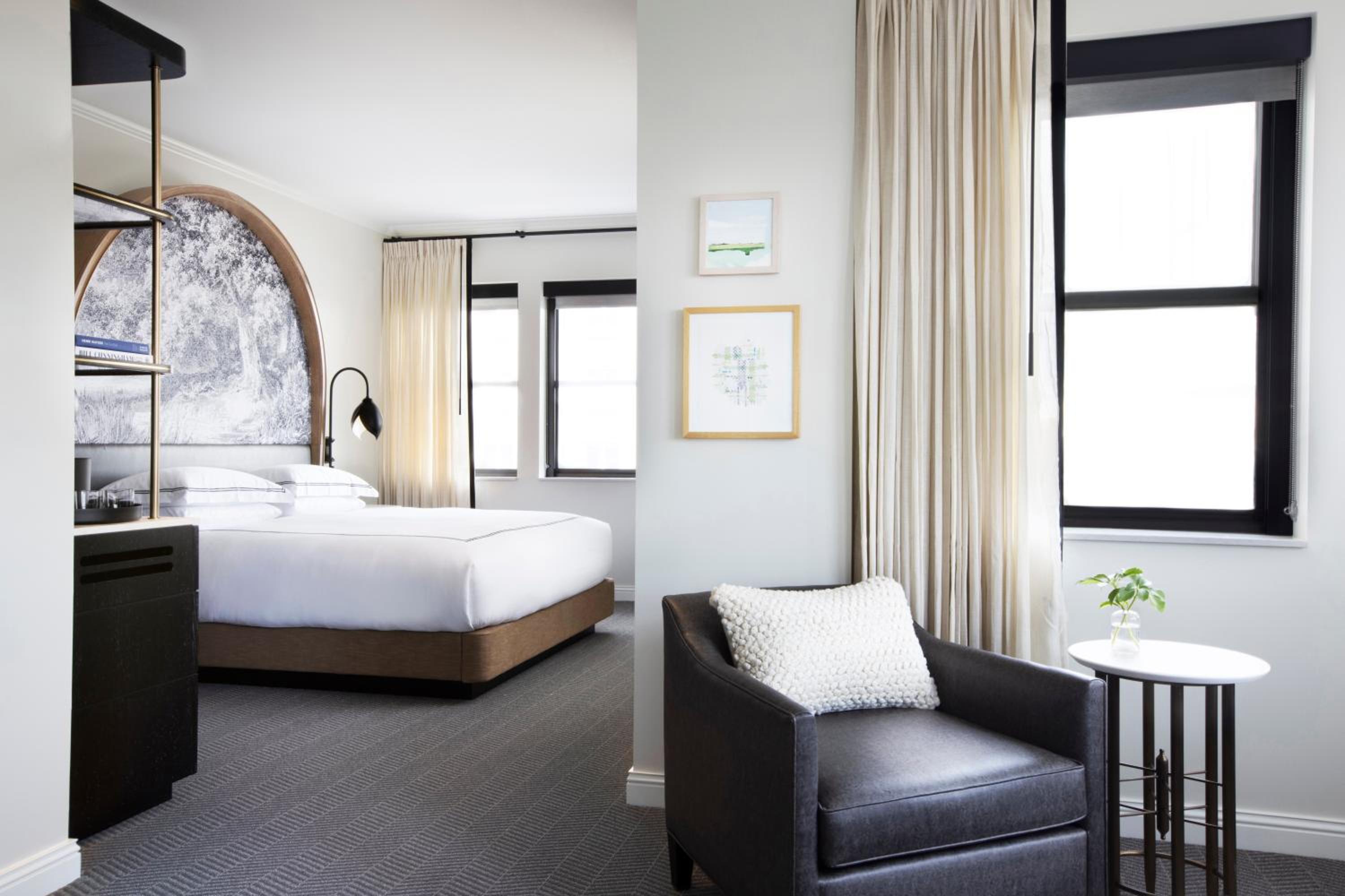 King Studio Suite City View - Photo 3