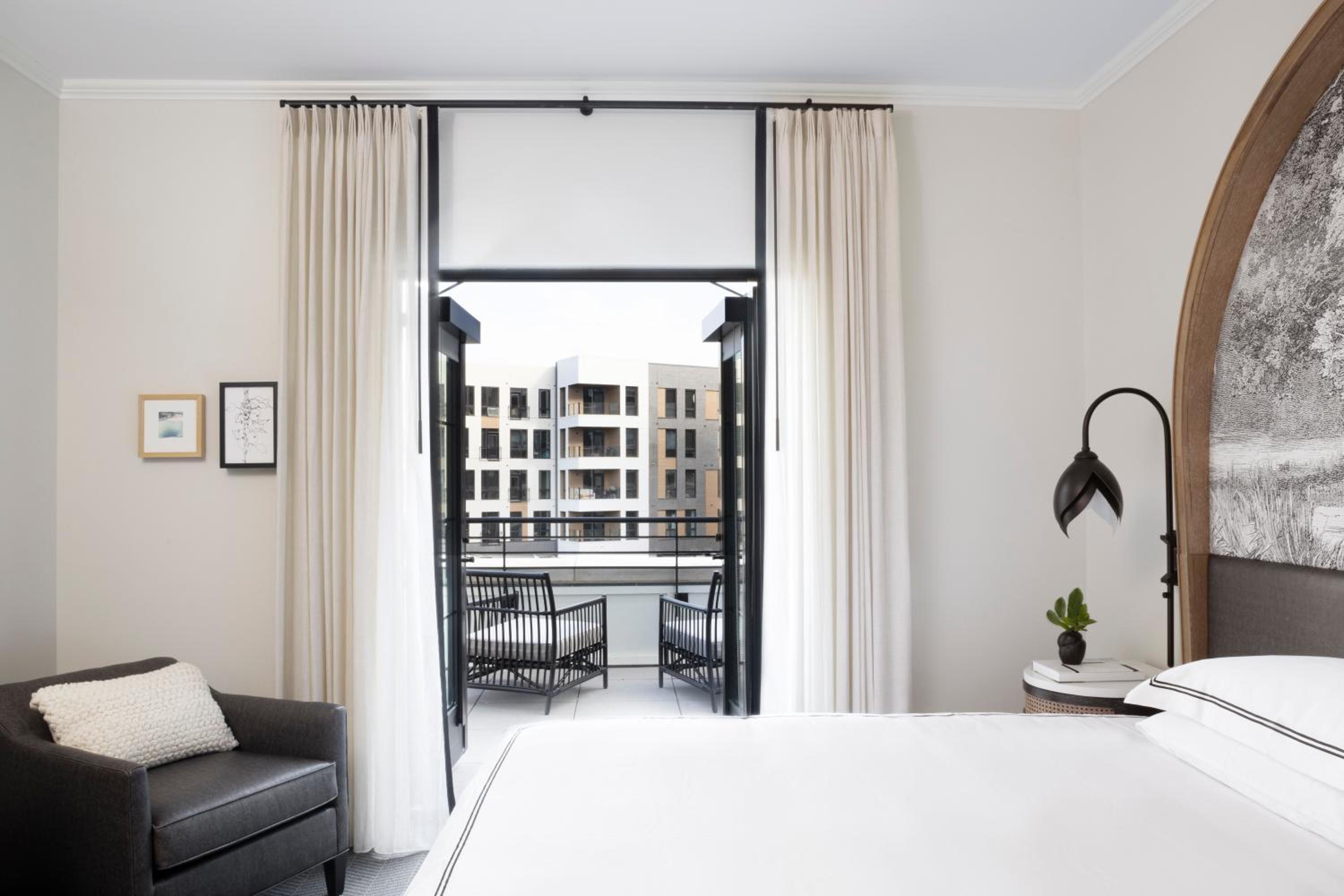 Premium King Room with Balcony and View - Photo 2