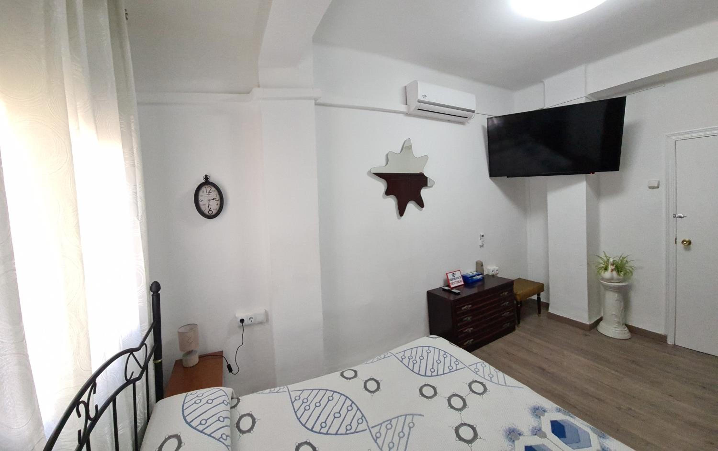 Classic Double Room - Photo 14