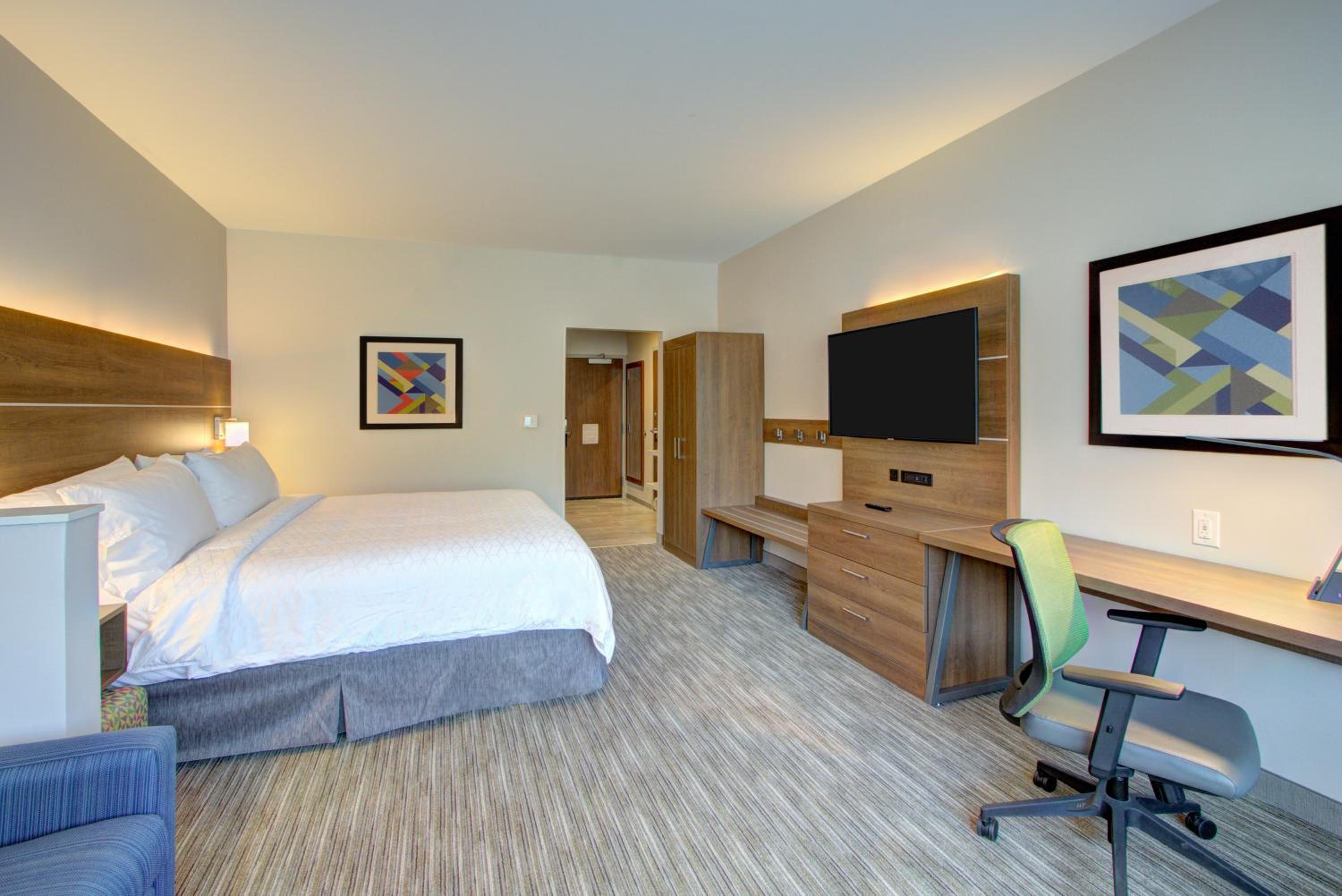 King Suite - Disability Access - Photo 1
