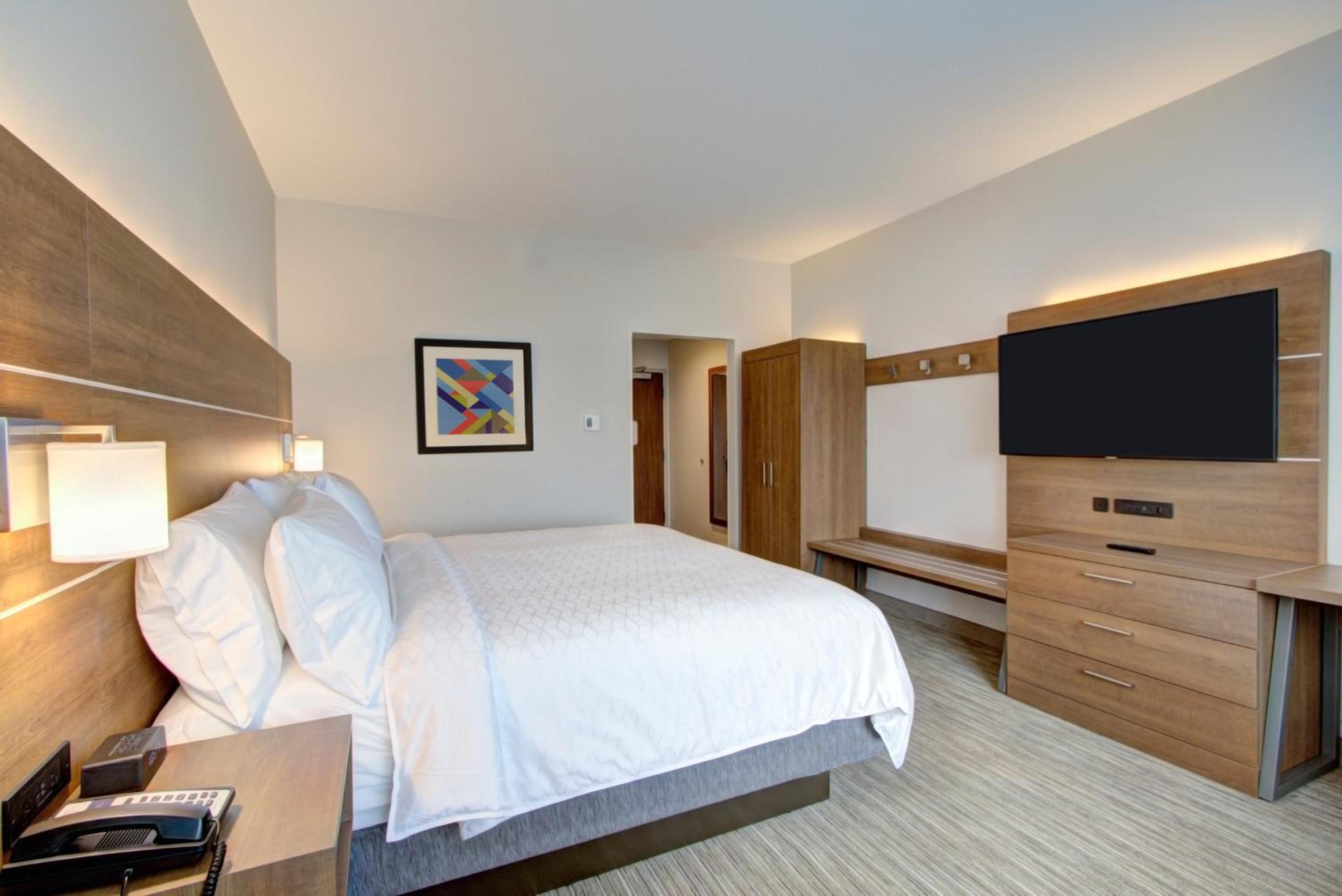Standard King Room - Photo 2