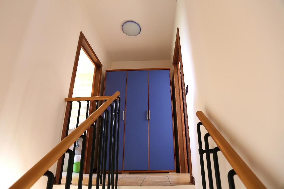 One-Bedroom Apartment with Terrace and Garden-Split Level photo 3