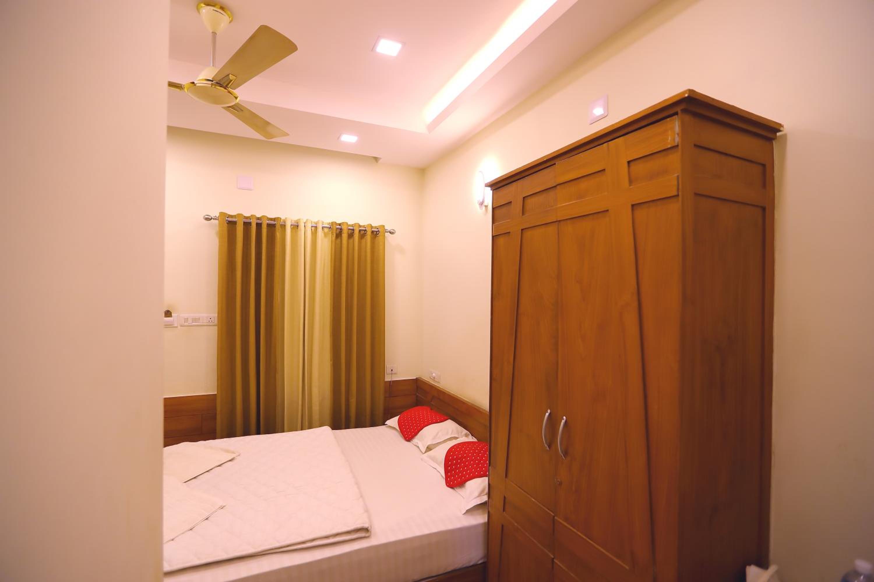 Single Room with Bathroom photo 3