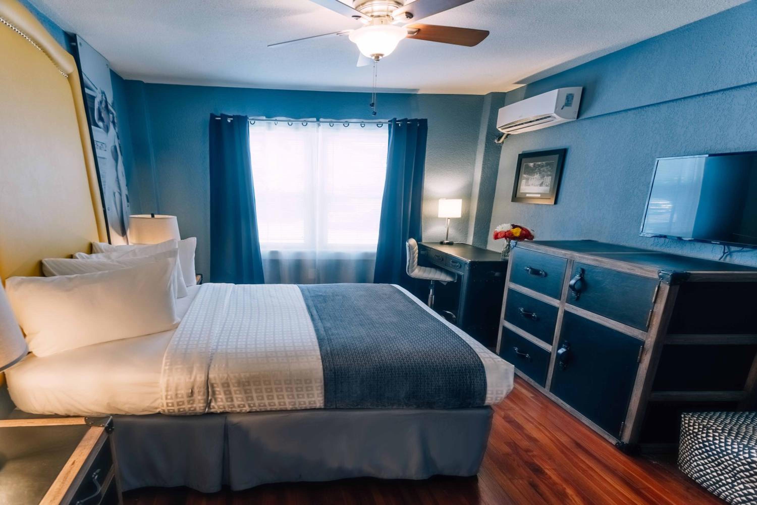 Queen Room - Photo 3