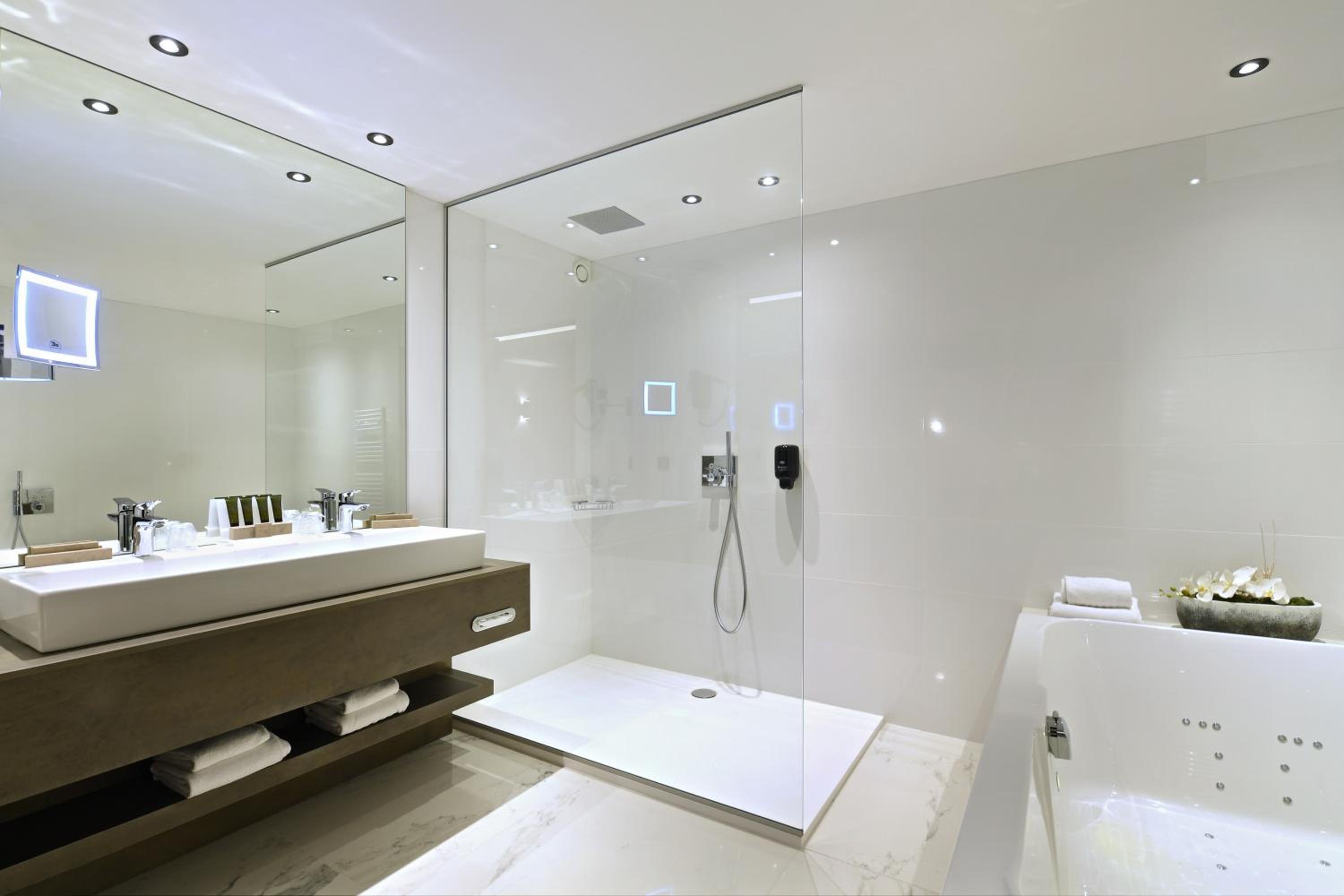 Executive Suite - Photo 5