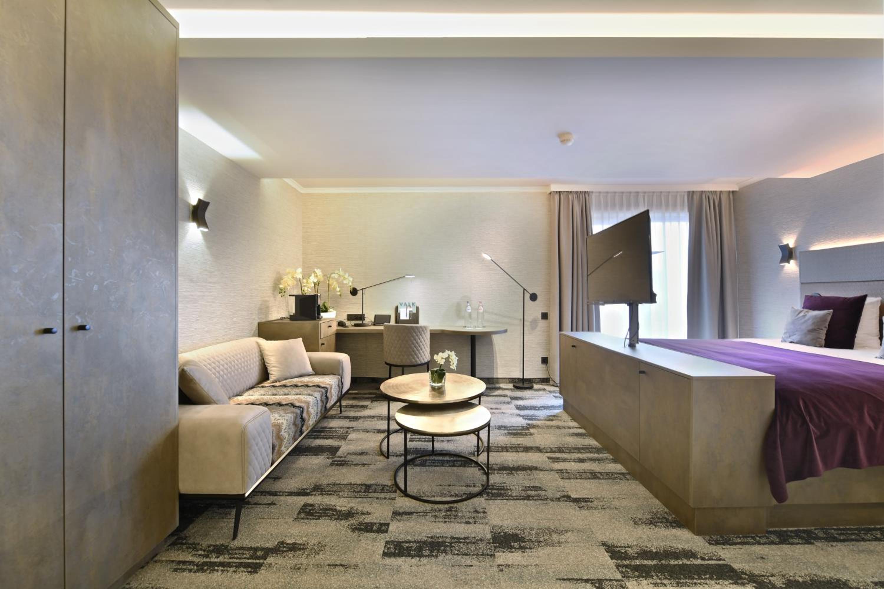 Executive Suite - Photo 3