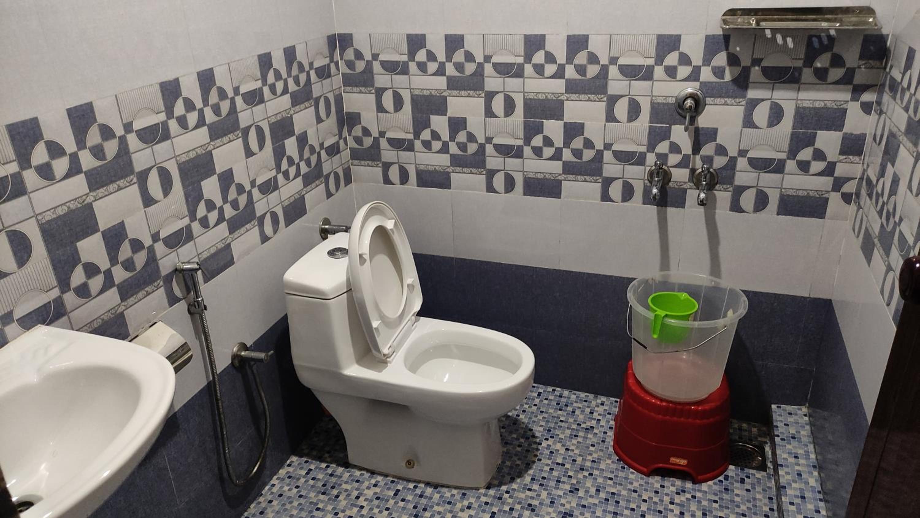 Deluxe Double Room (2 Adults + 1 Child) photo 2