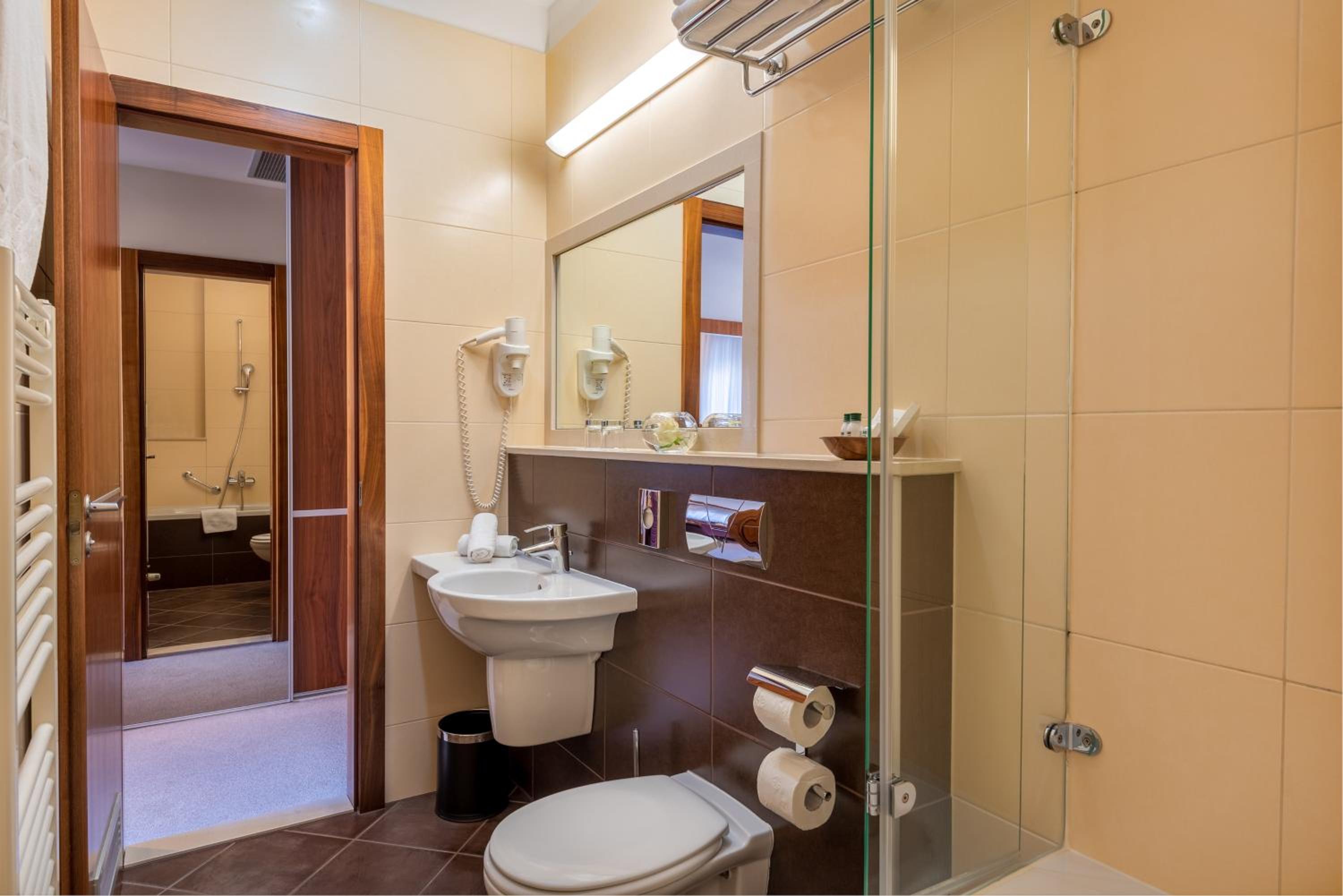 Classic Double Room - Photo 6