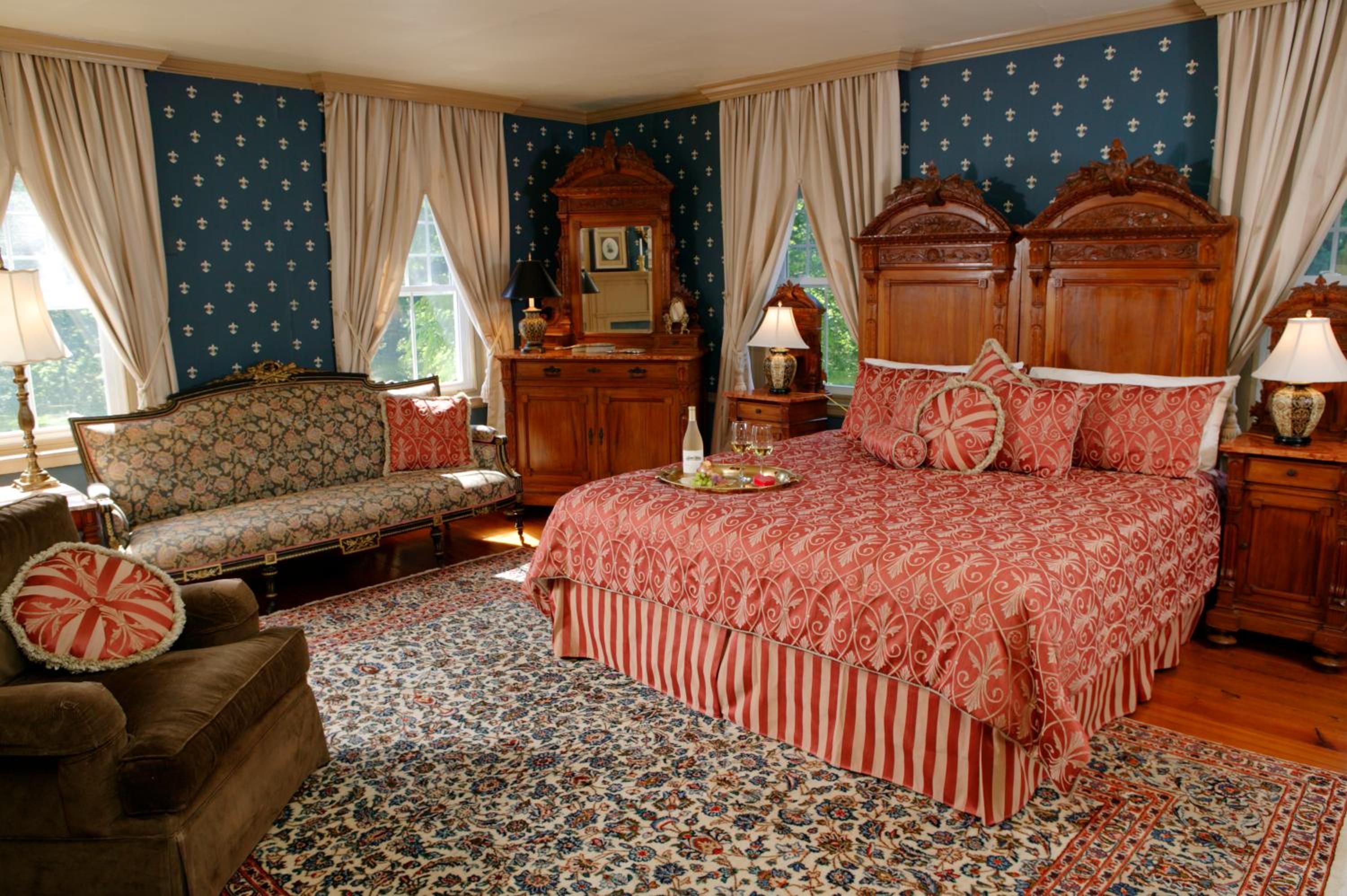 Deluxe King Room photo 1
