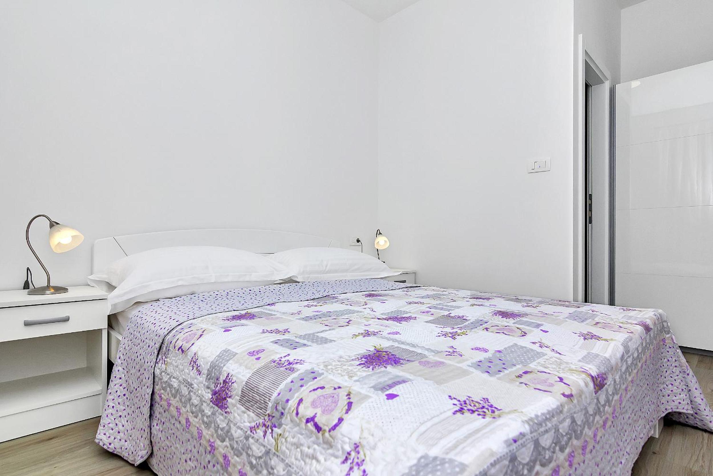 Five-Bedroom House photo 1
