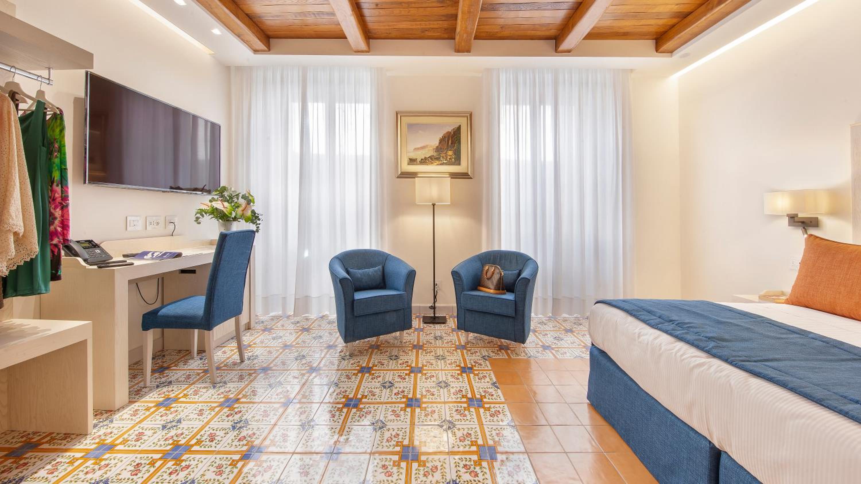 Deluxe Double or Twin Room with Balcony - Photo 2