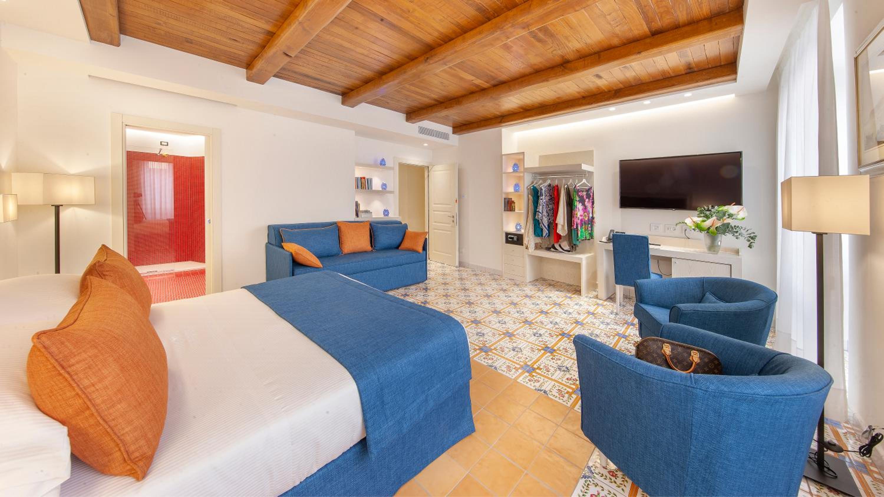 Deluxe Double or Twin Room with Balcony - Photo 3