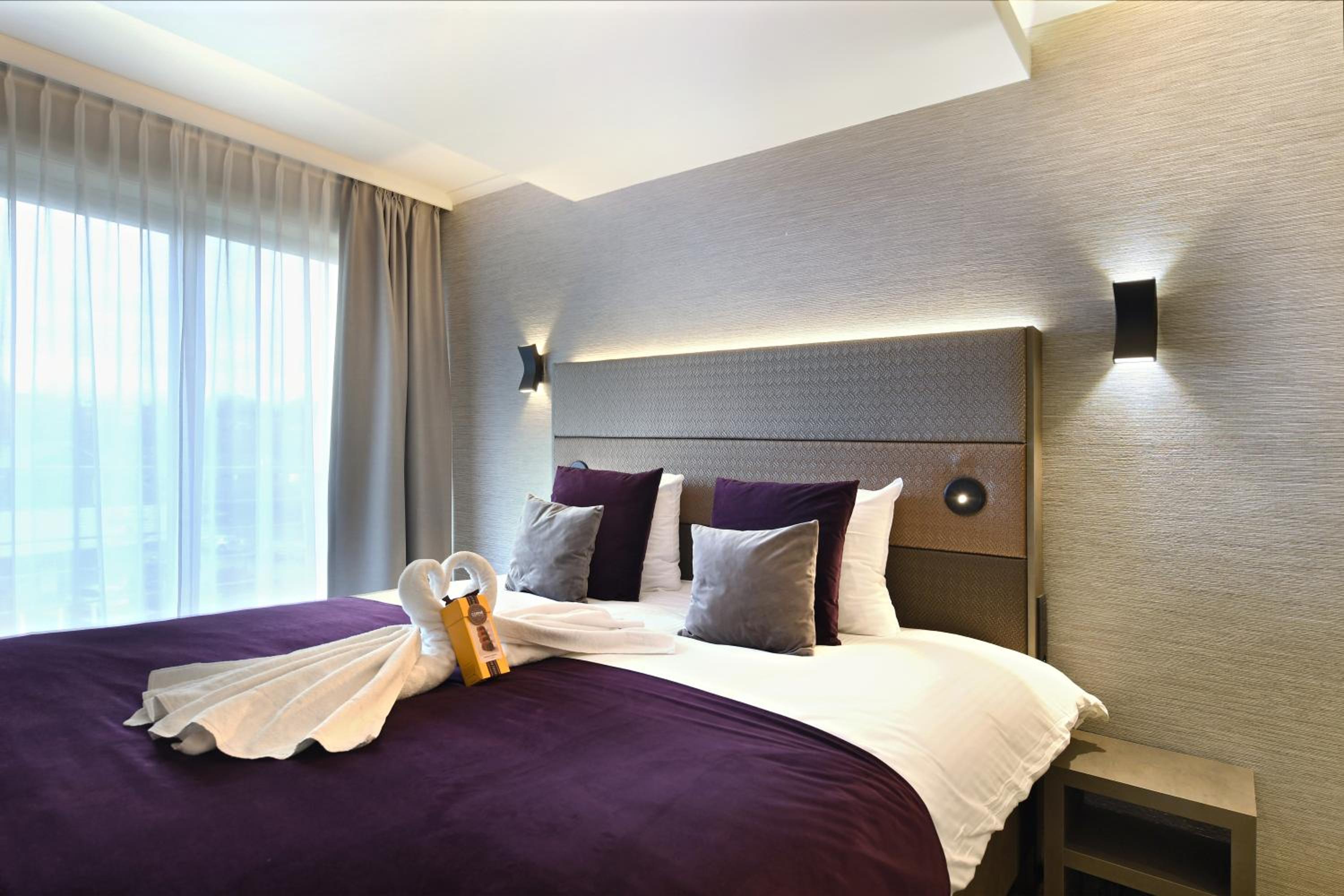 Executive Suite - Photo 2