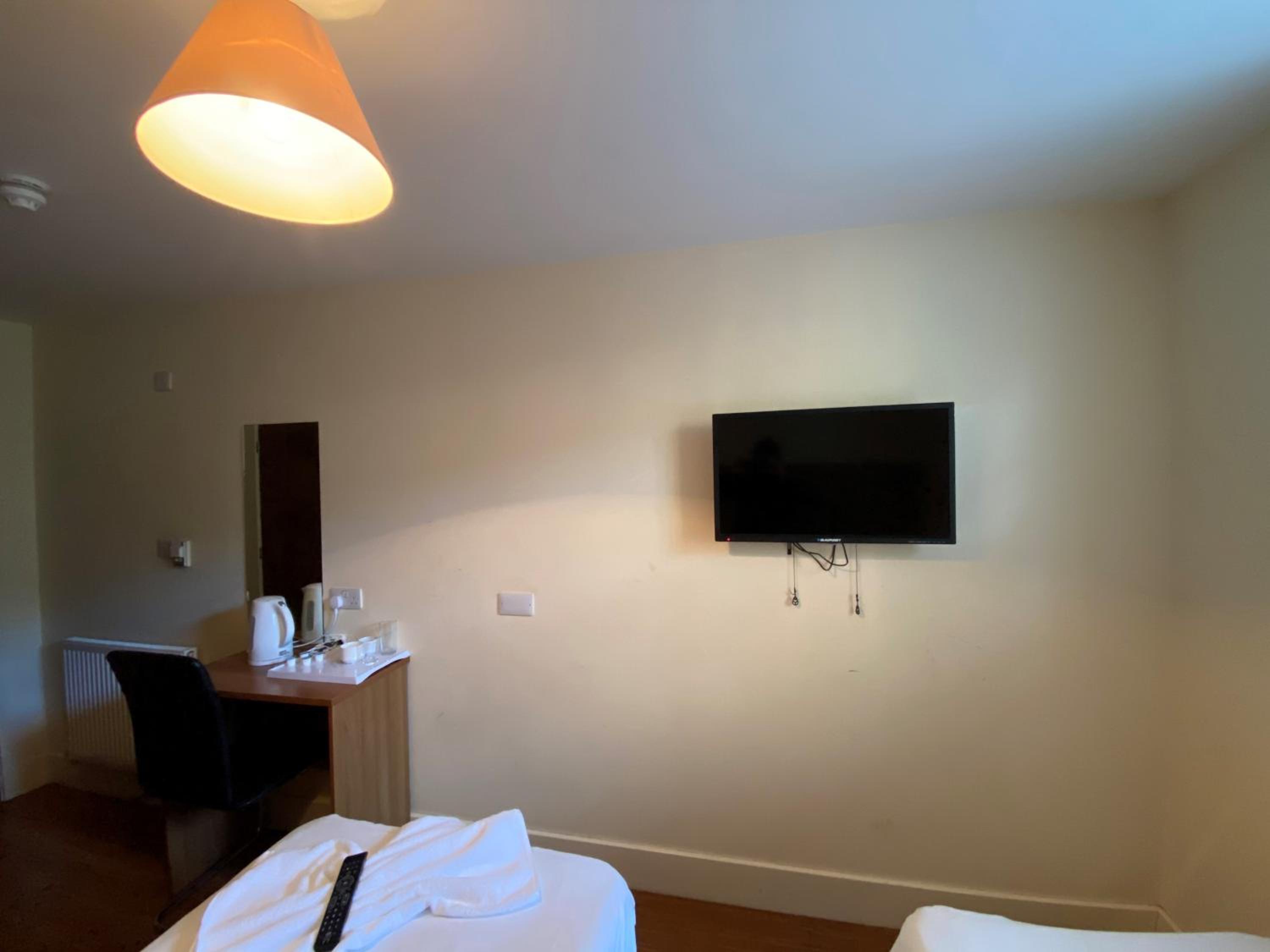 Twin Room - Photo 6