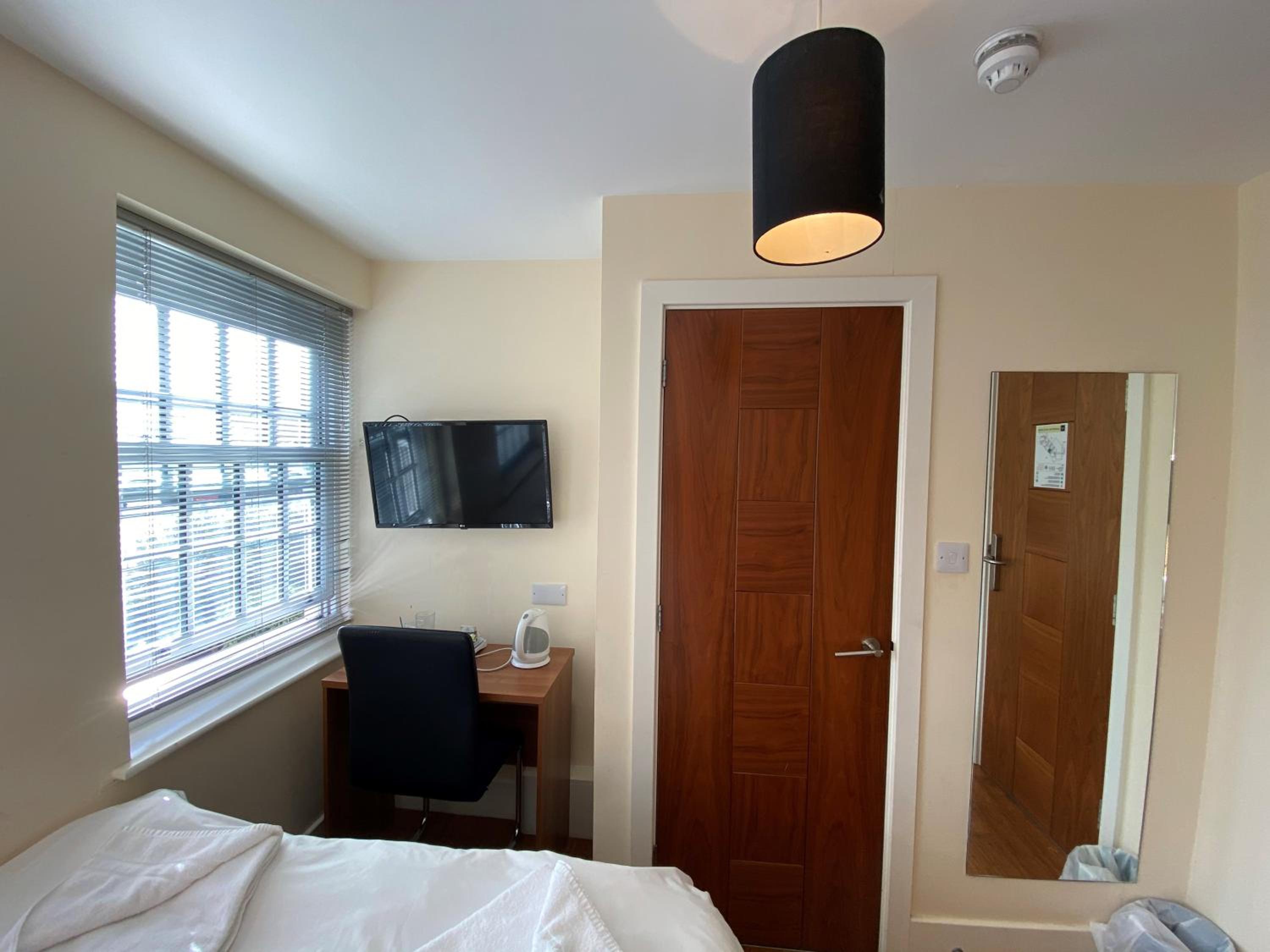 Double Room - Photo 9