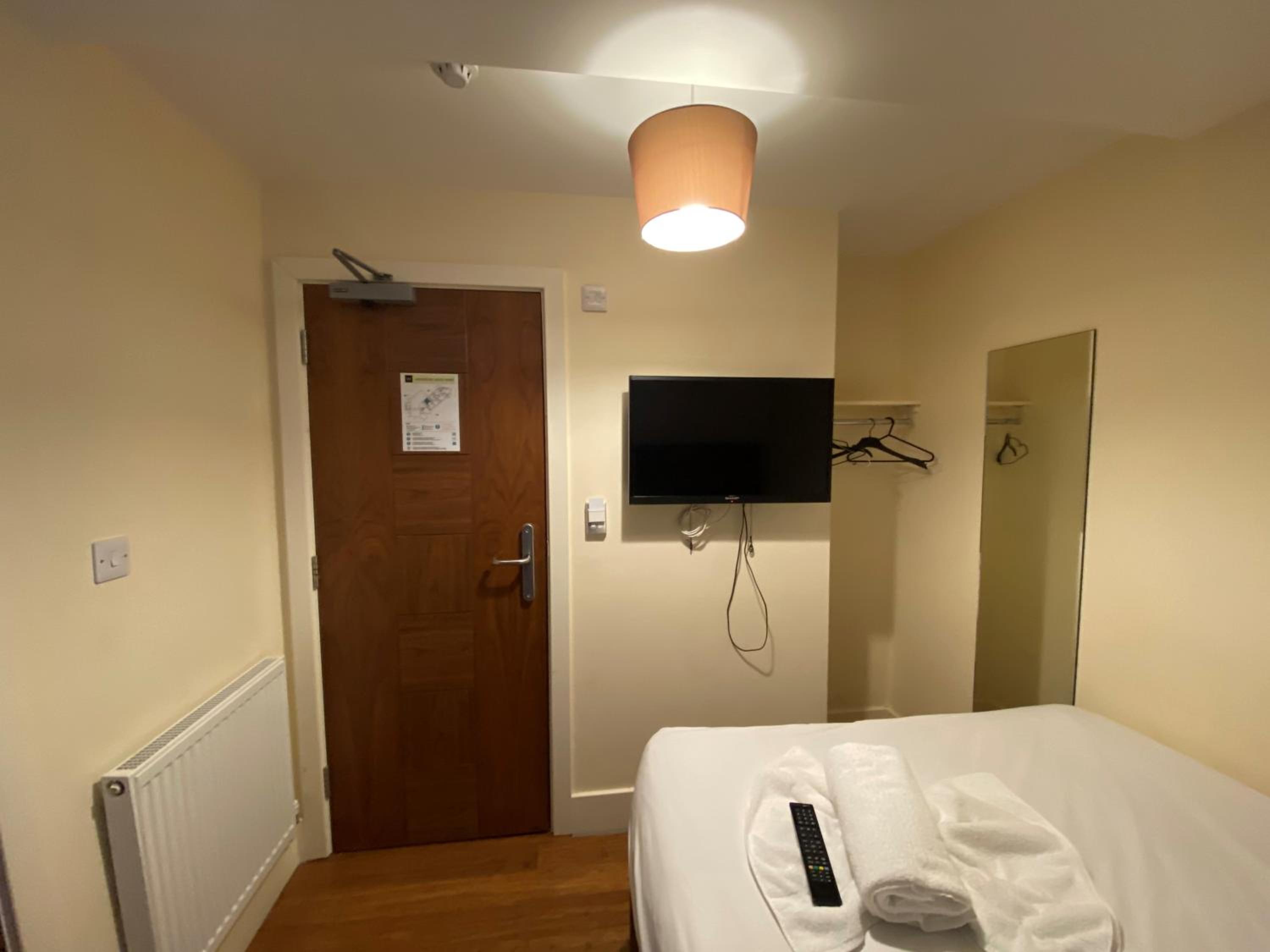 Double Room - Photo 18
