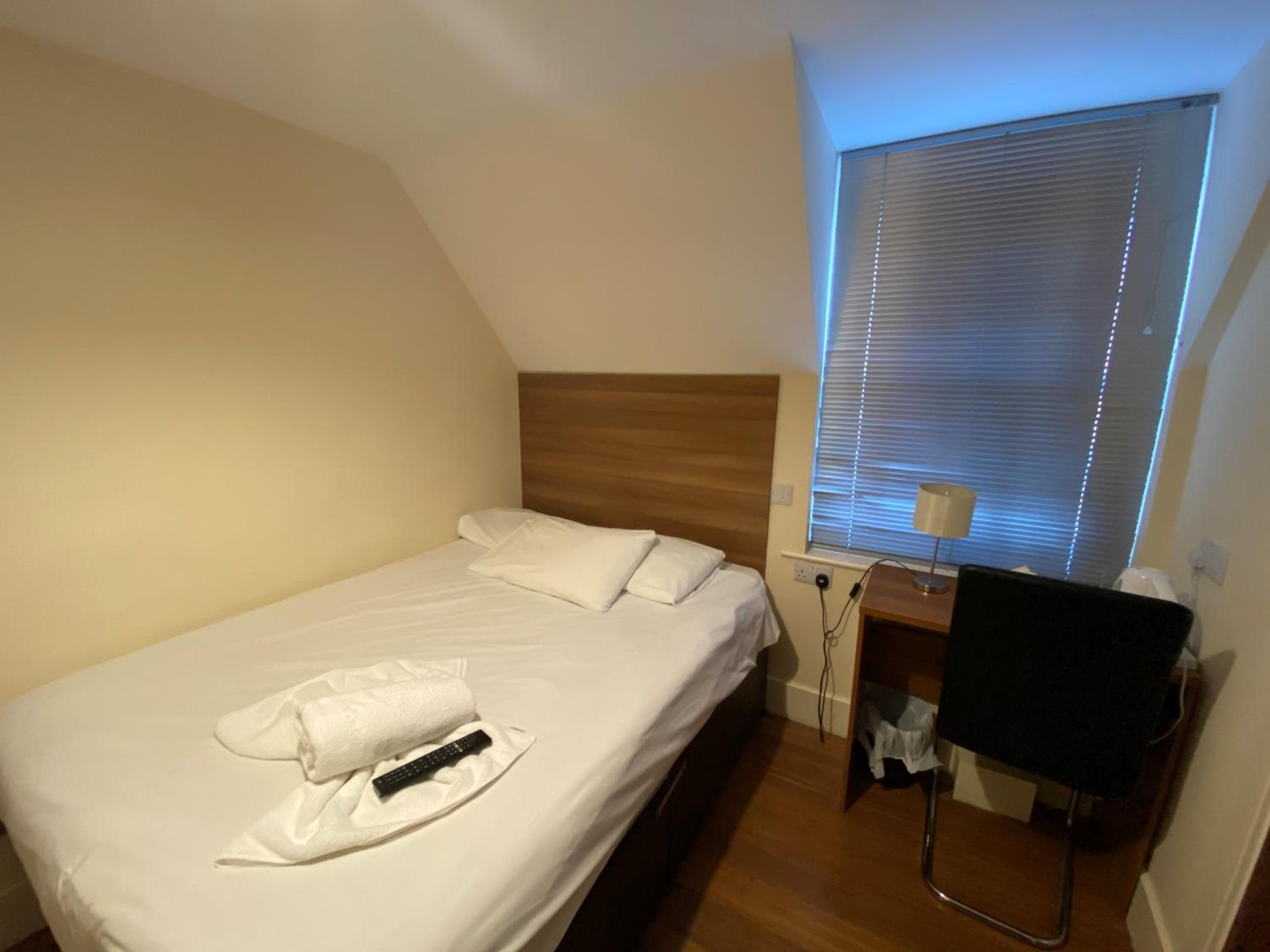 Double Room - Photo 17