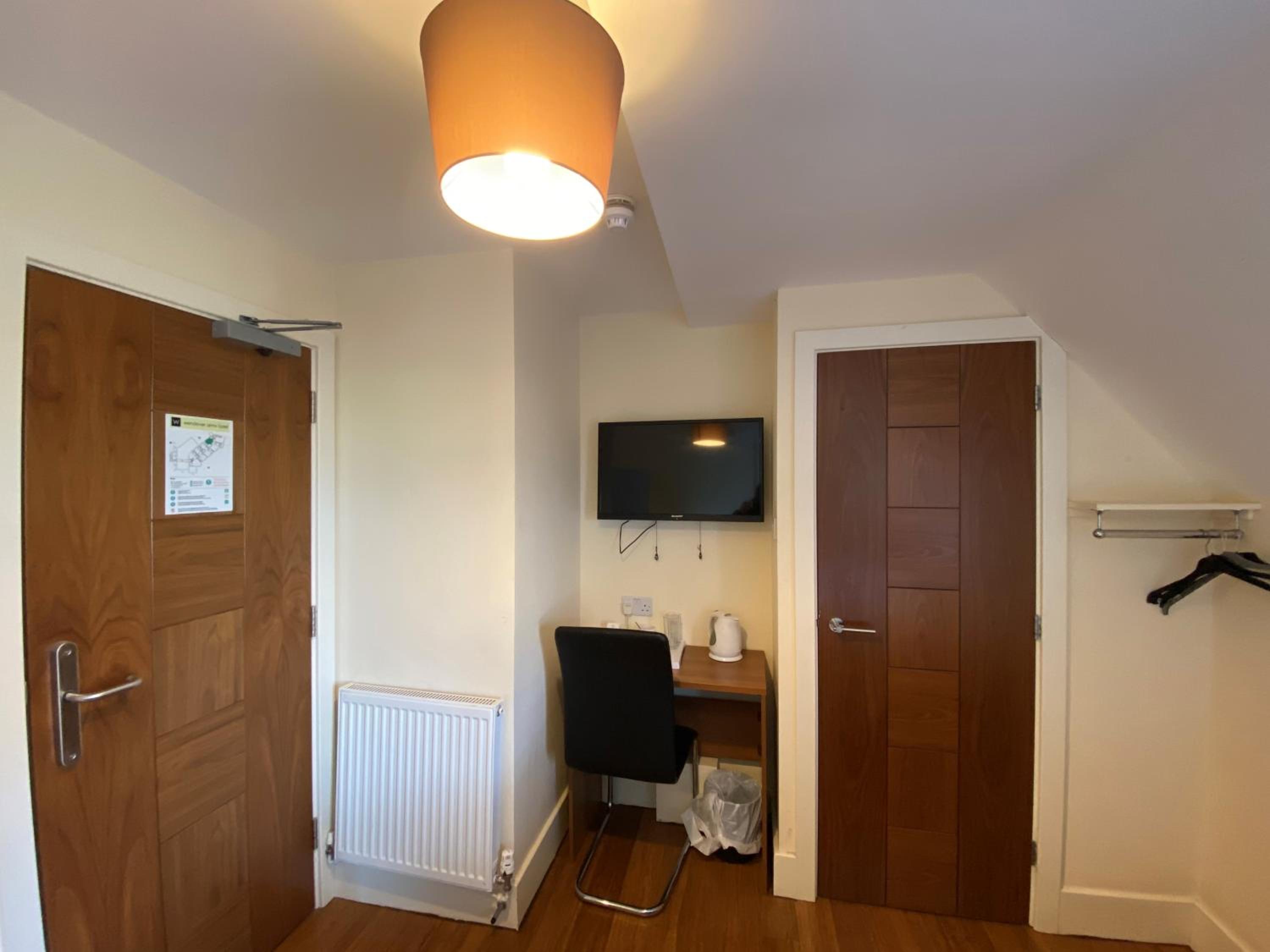 Double Room - Photo 7