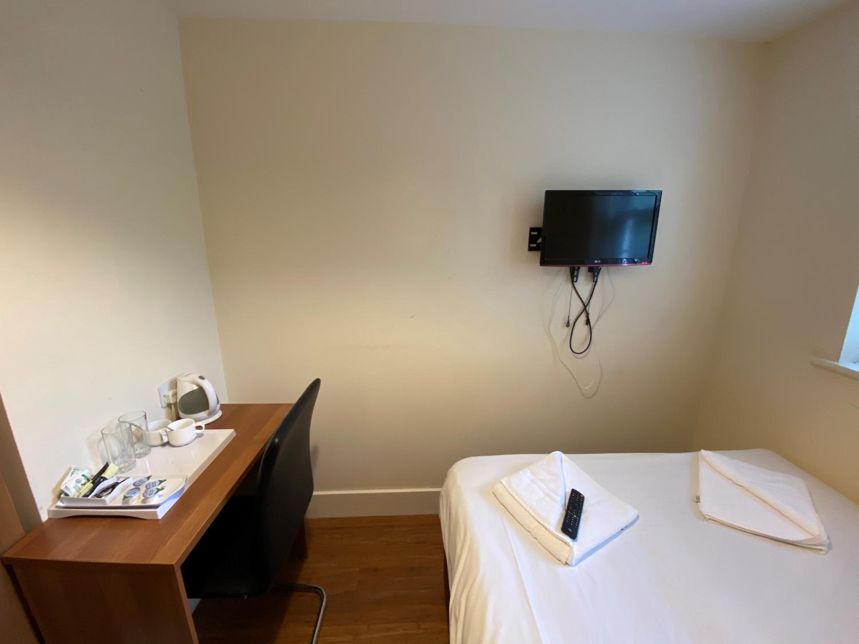 Double Room - Photo 15