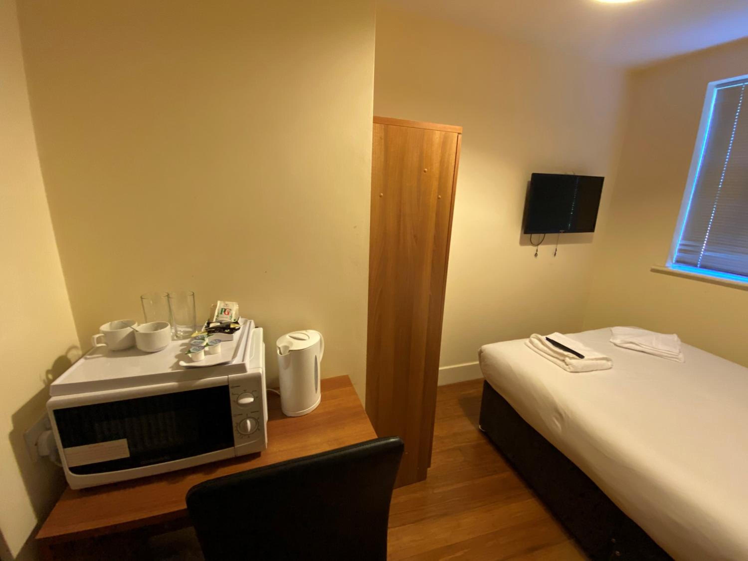 Double Room - Photo 12