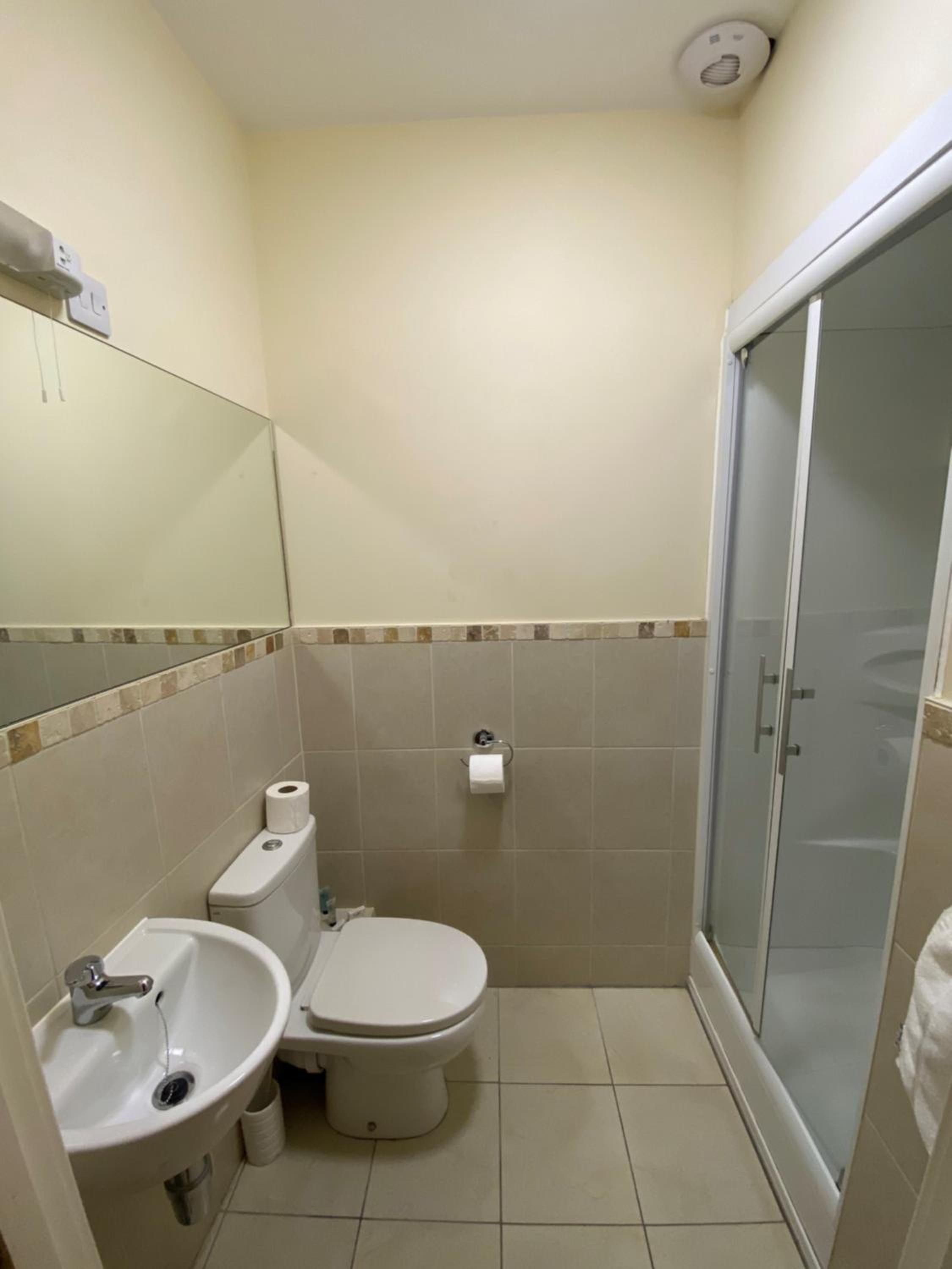 Double Room - Photo 5