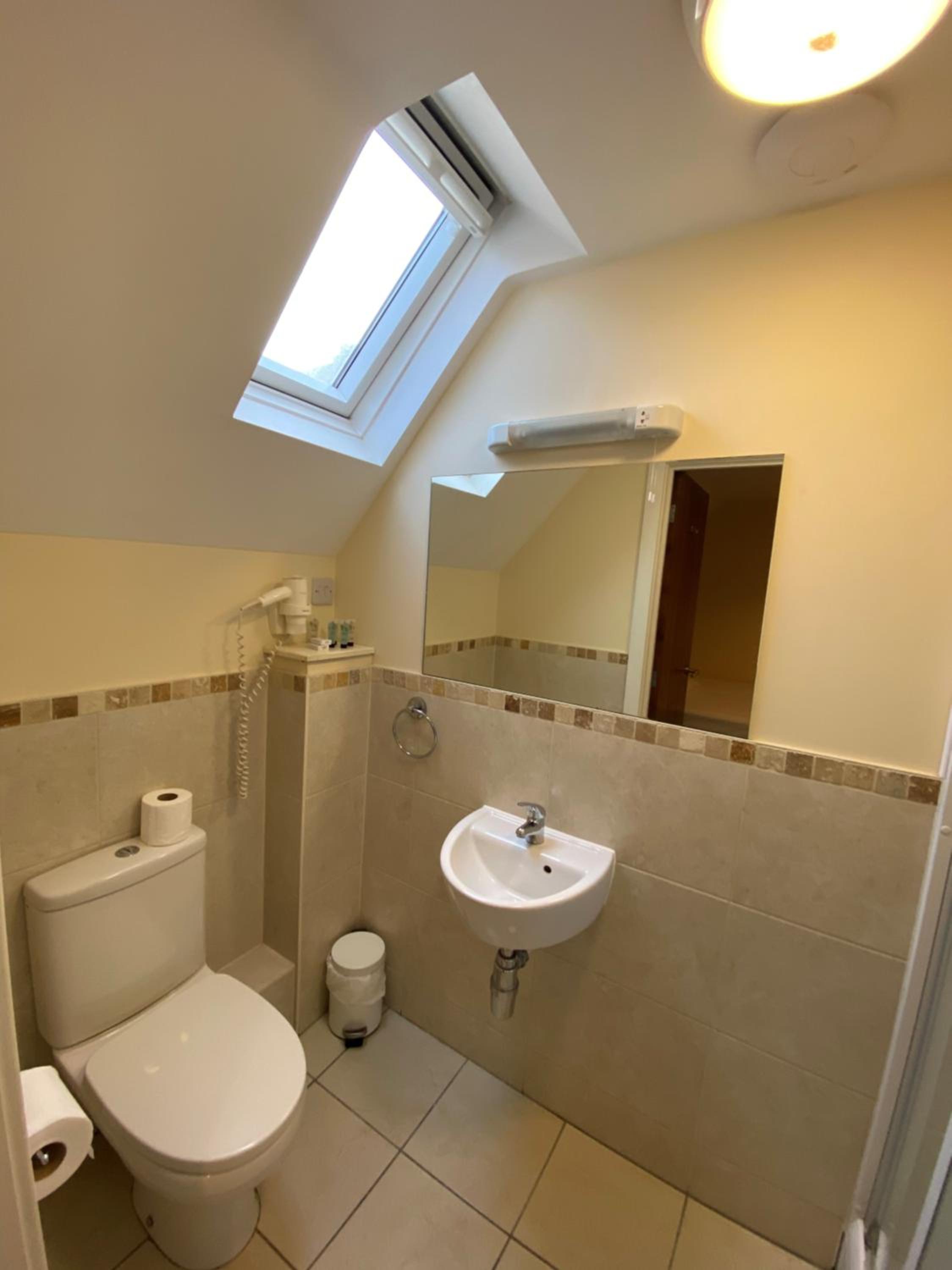 Double Room - Photo 16