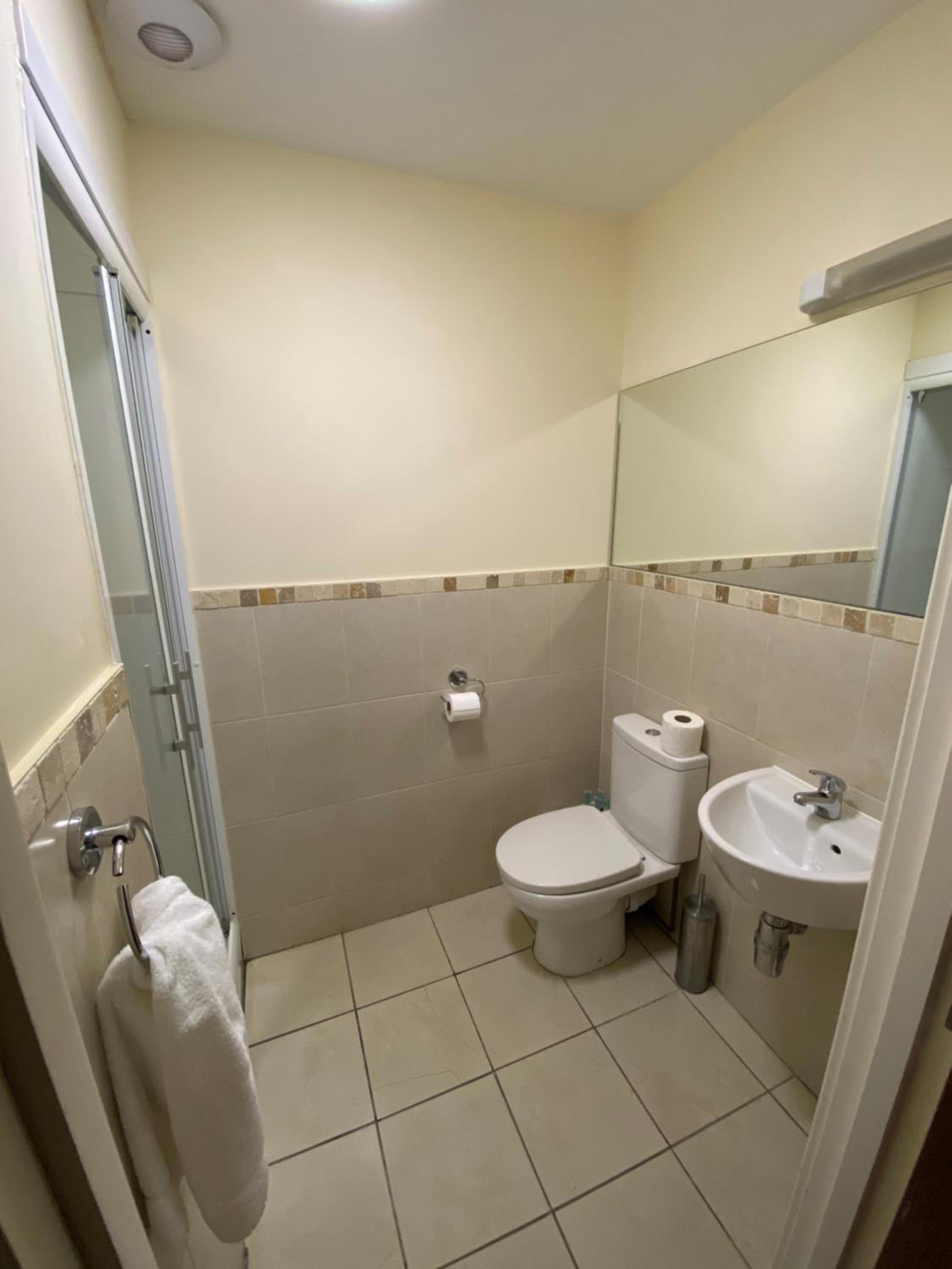 Twin Room - Photo 2
