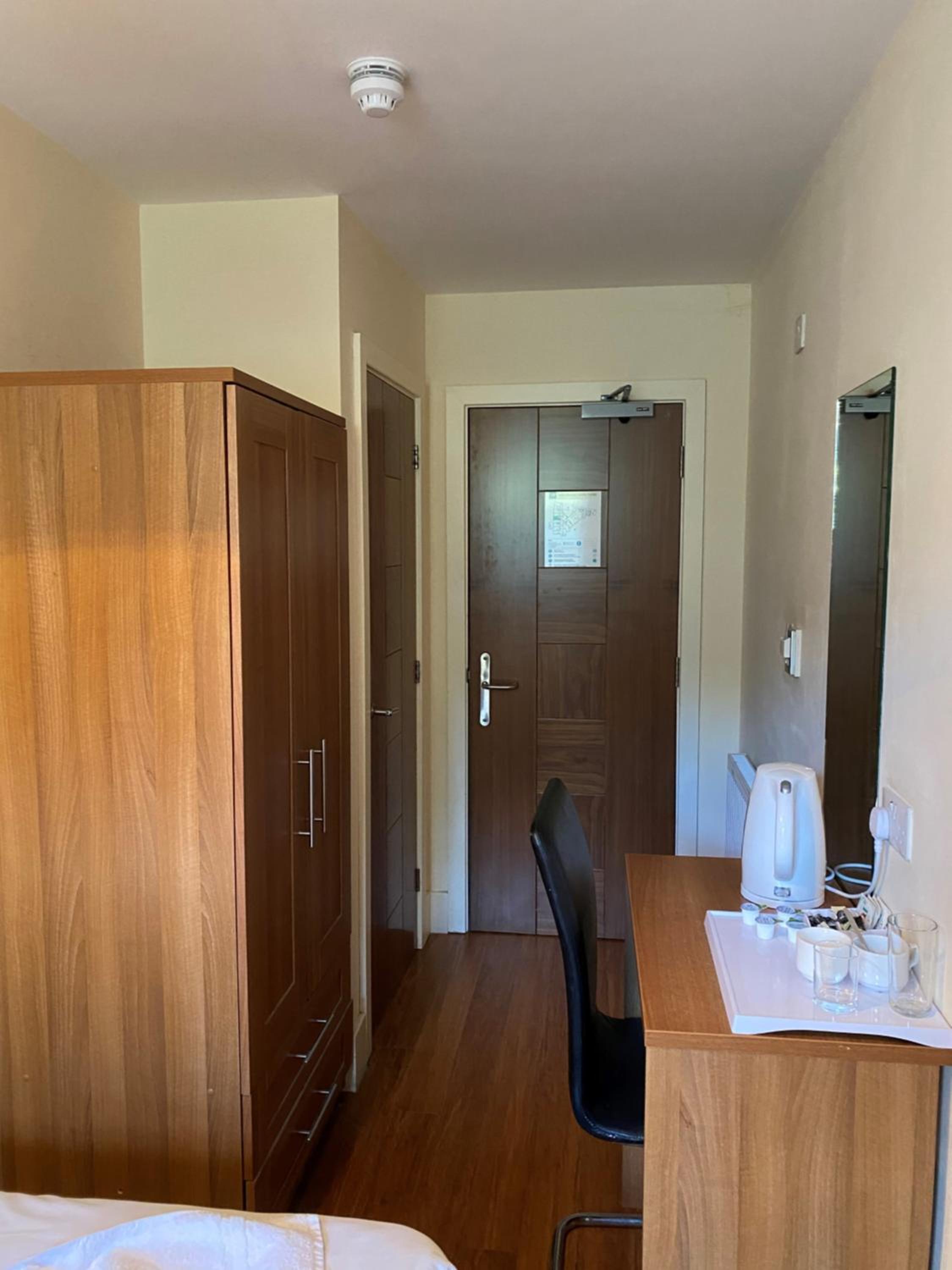 Twin Room - Photo 7