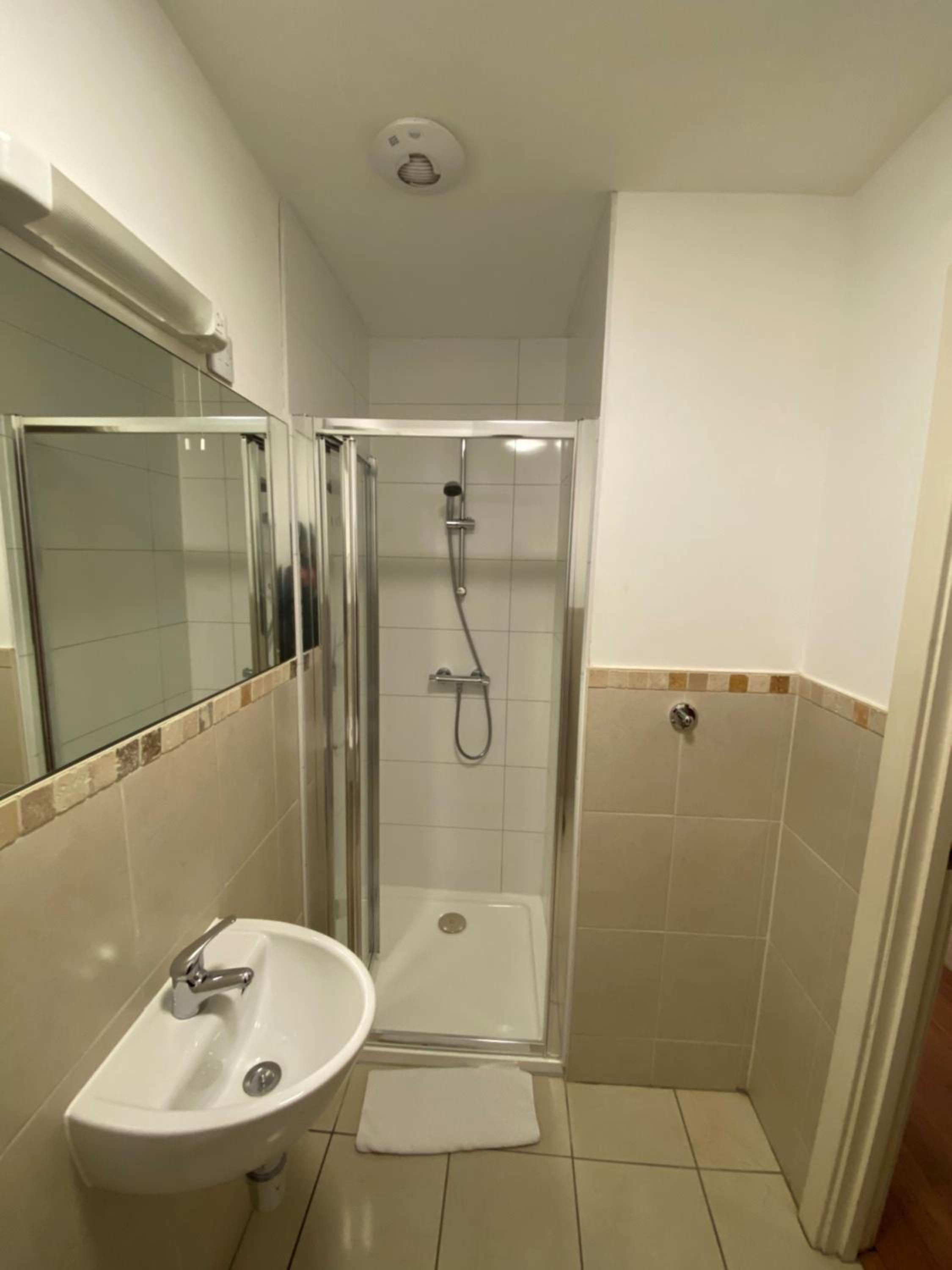 Twin Room - Photo 4