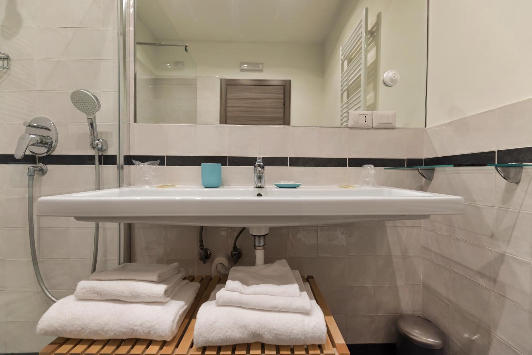 Deluxe Room (2 Adults + 1 Child) photo 2