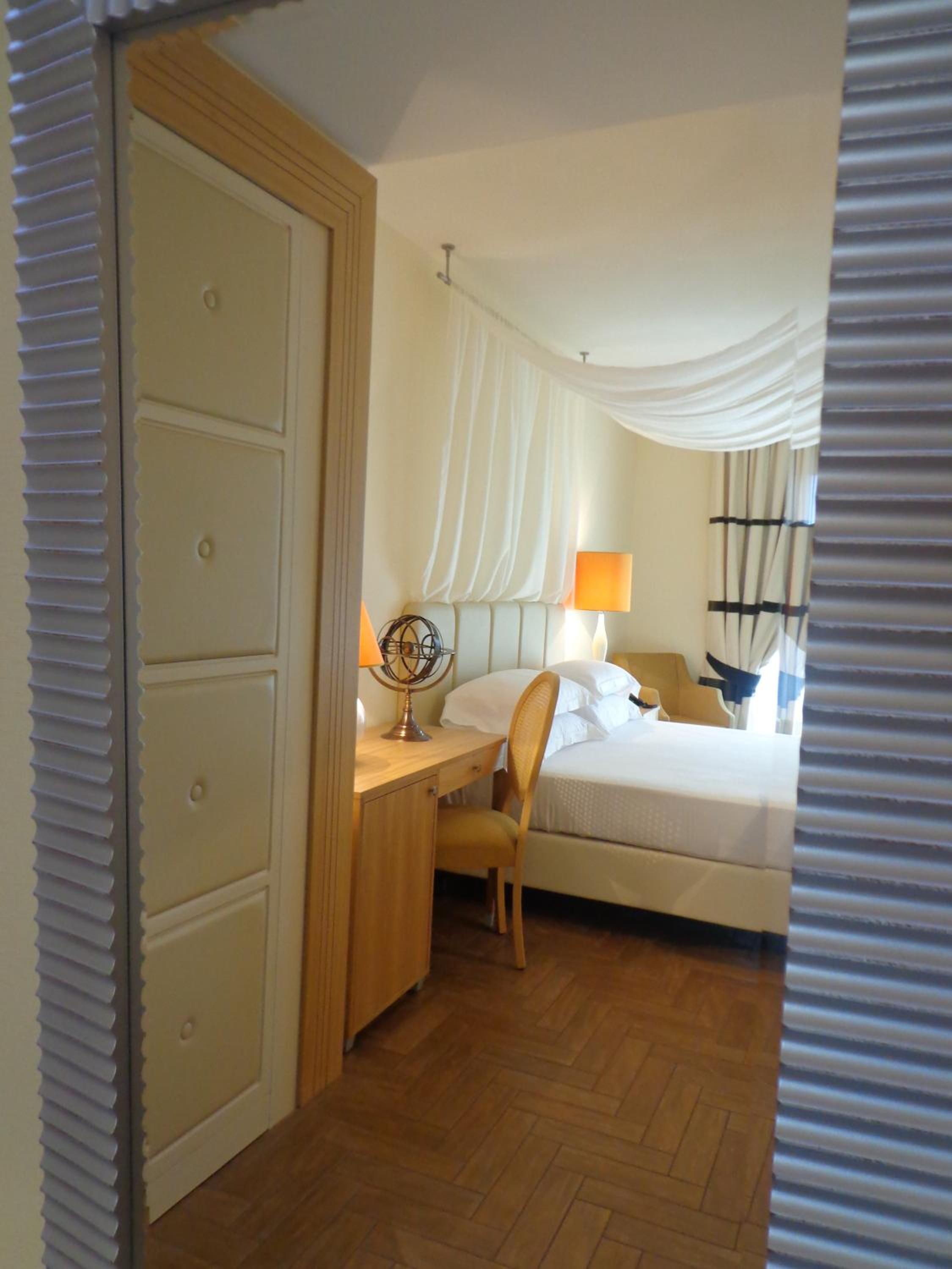 Superior Double with Balcony - Photo 10