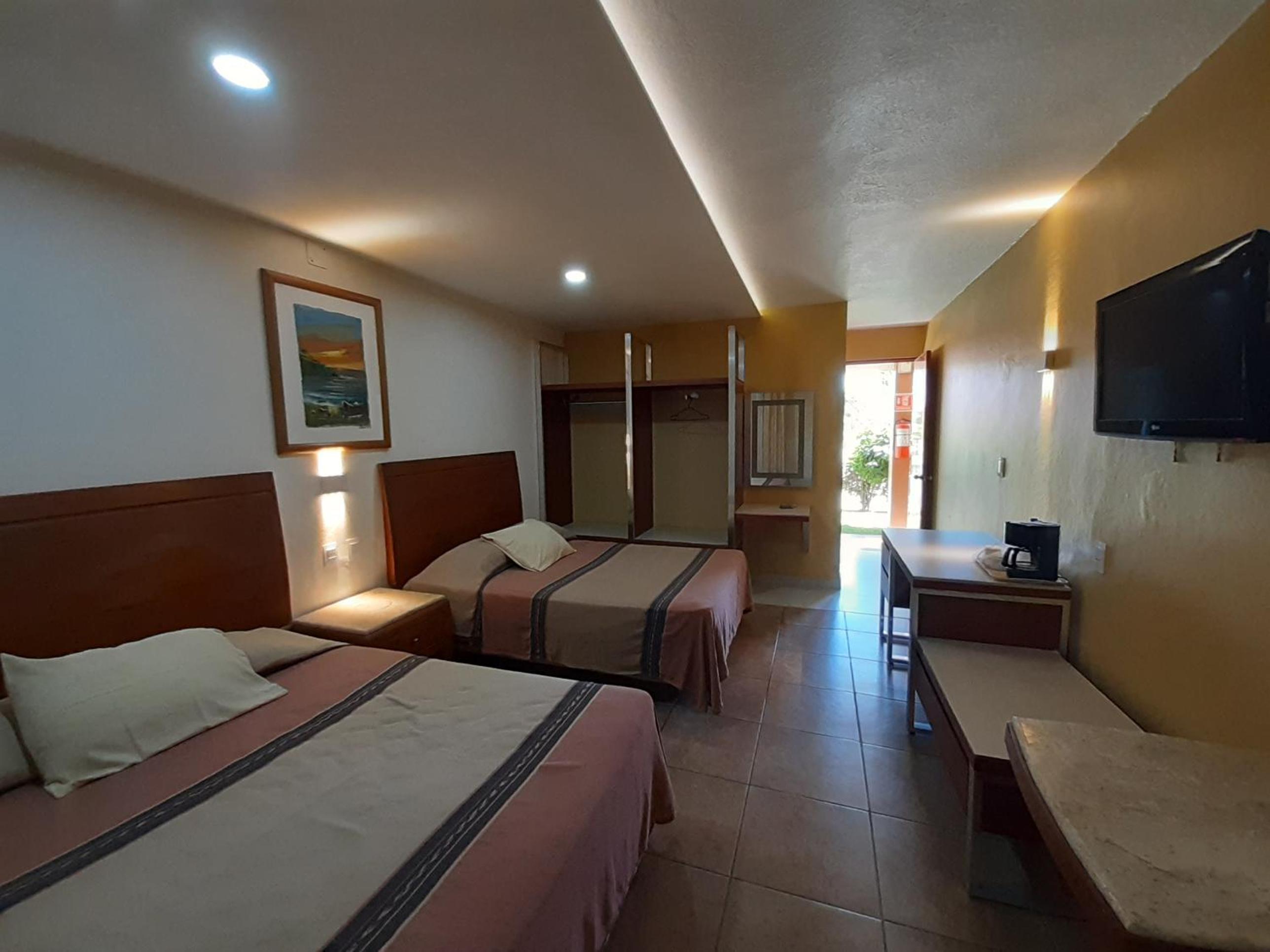 Double Room With Two Double Beds photo 1