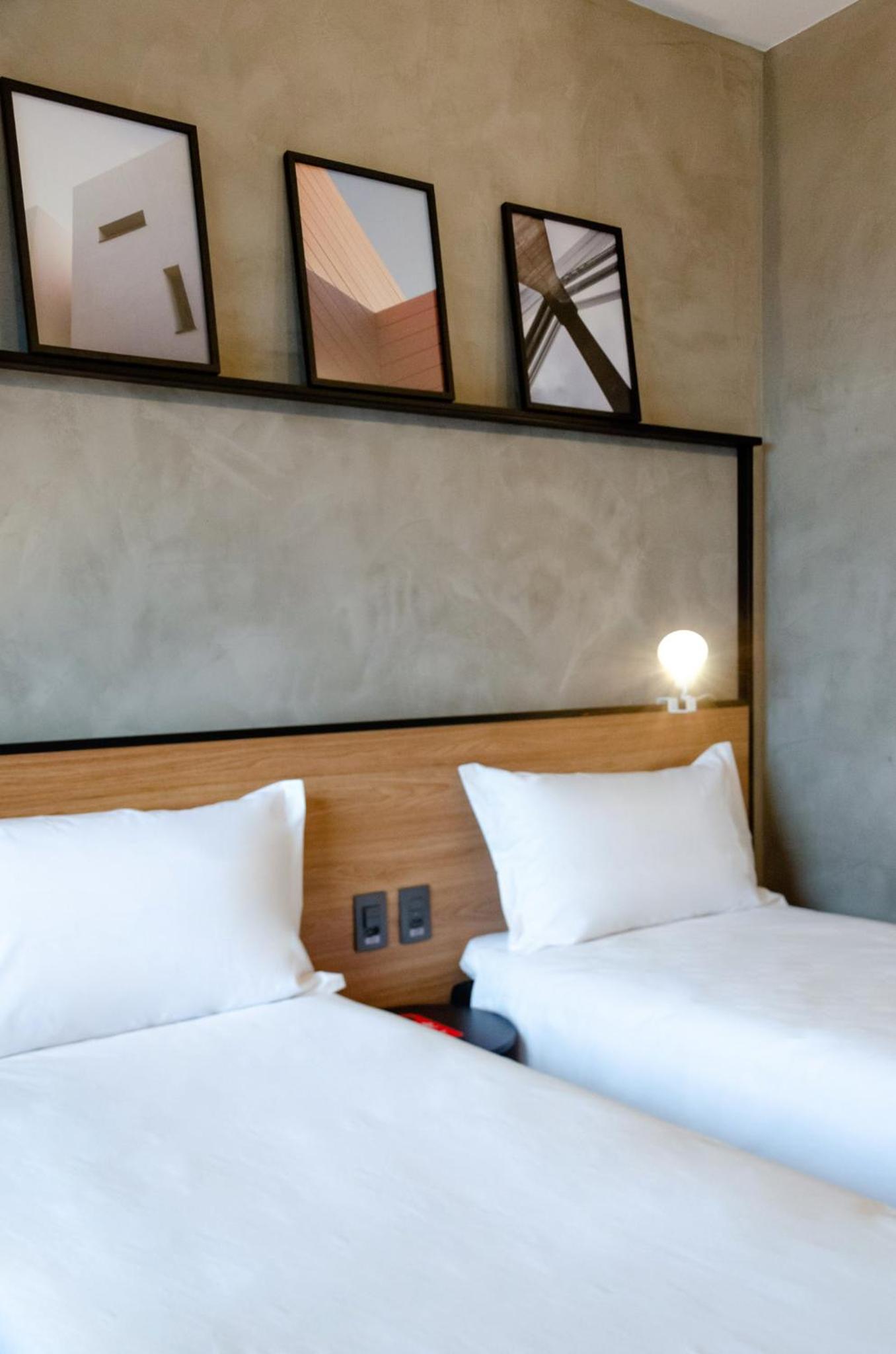 Standard Twin Room - Photo 3