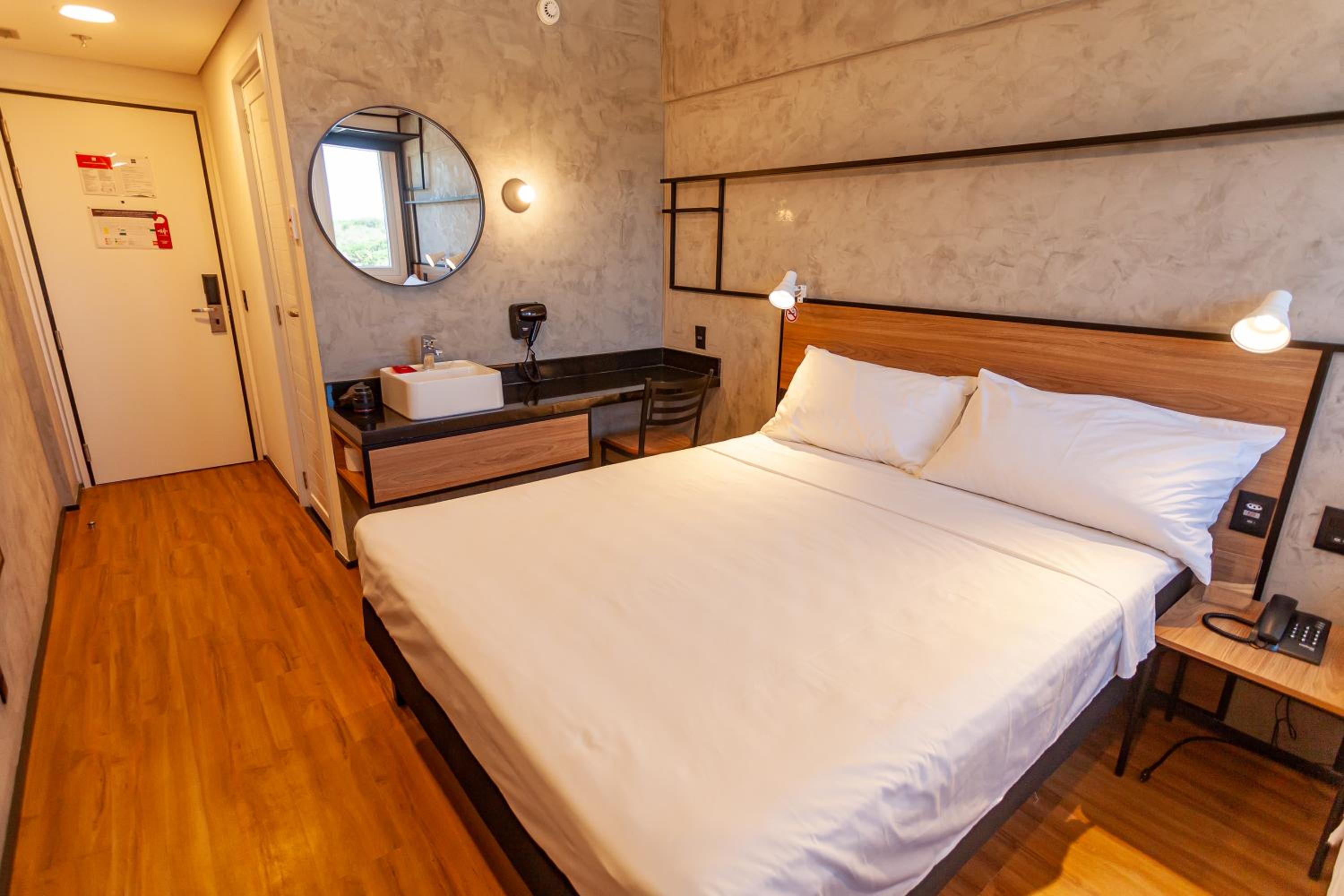 Standard Double Room - Photo 2